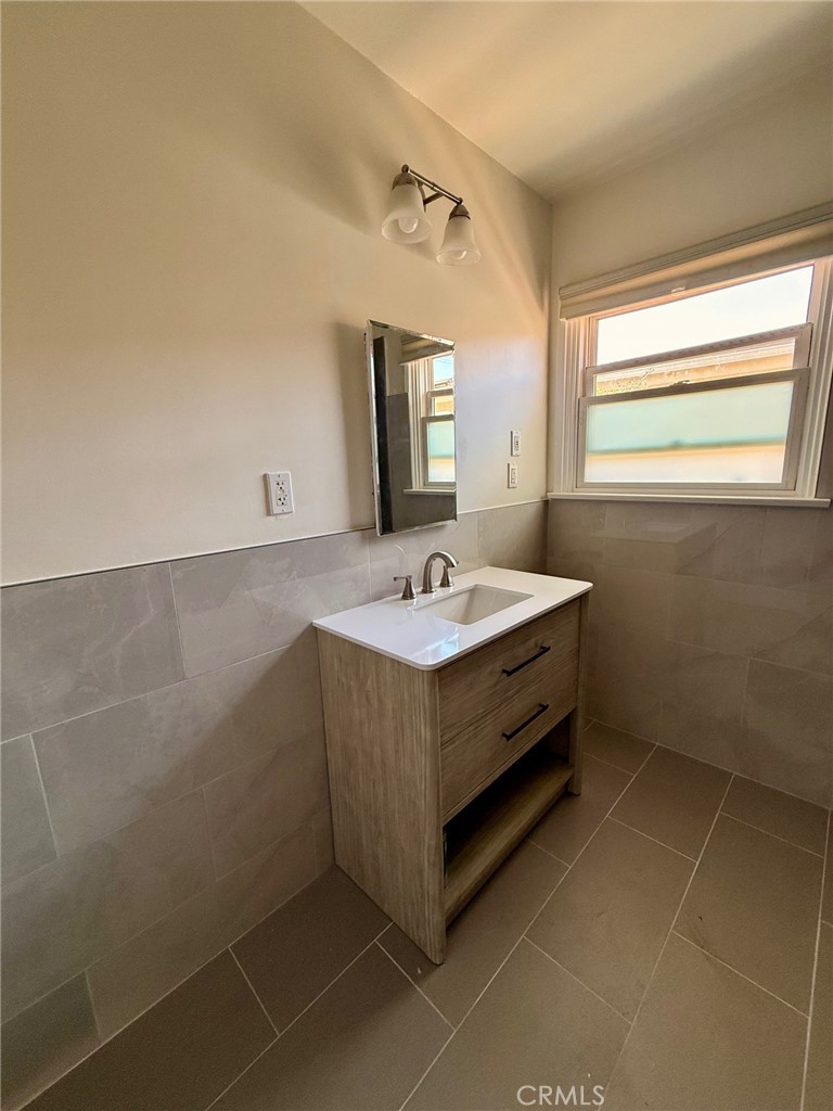 301 W Hillsdale Street