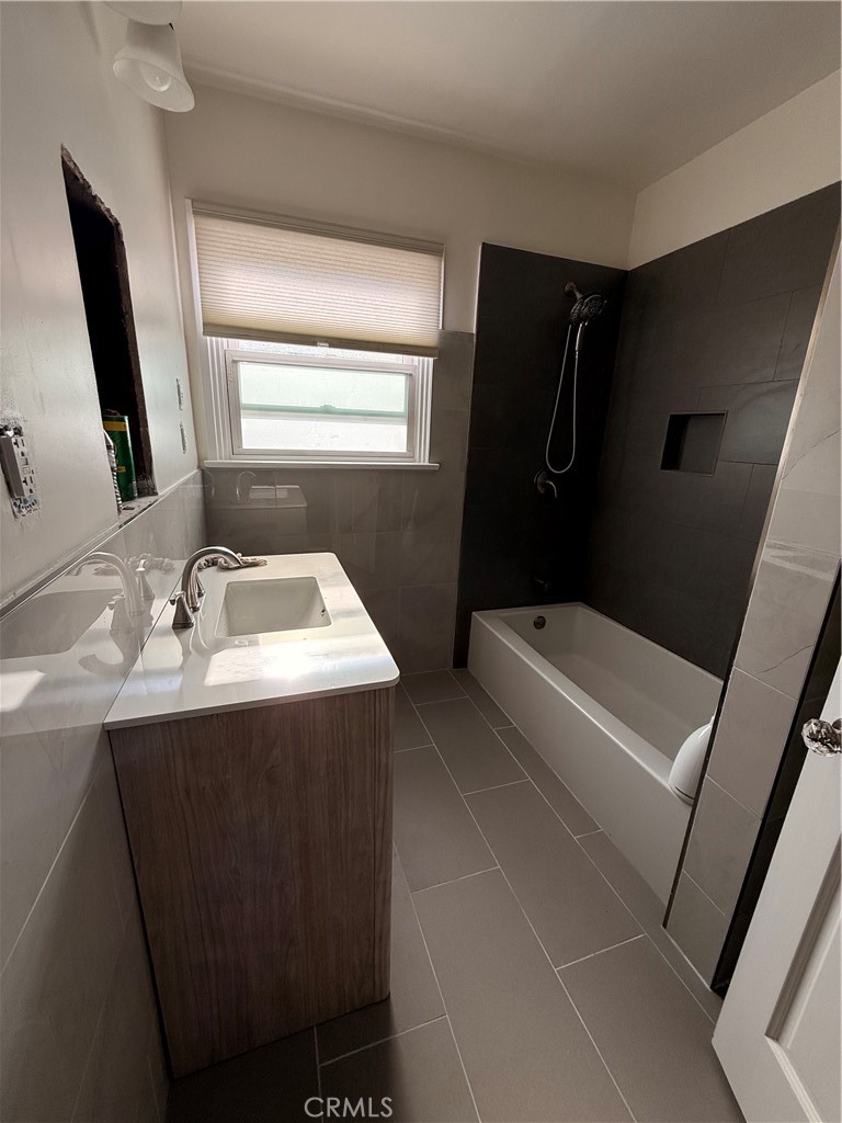 301 W Hillsdale Street