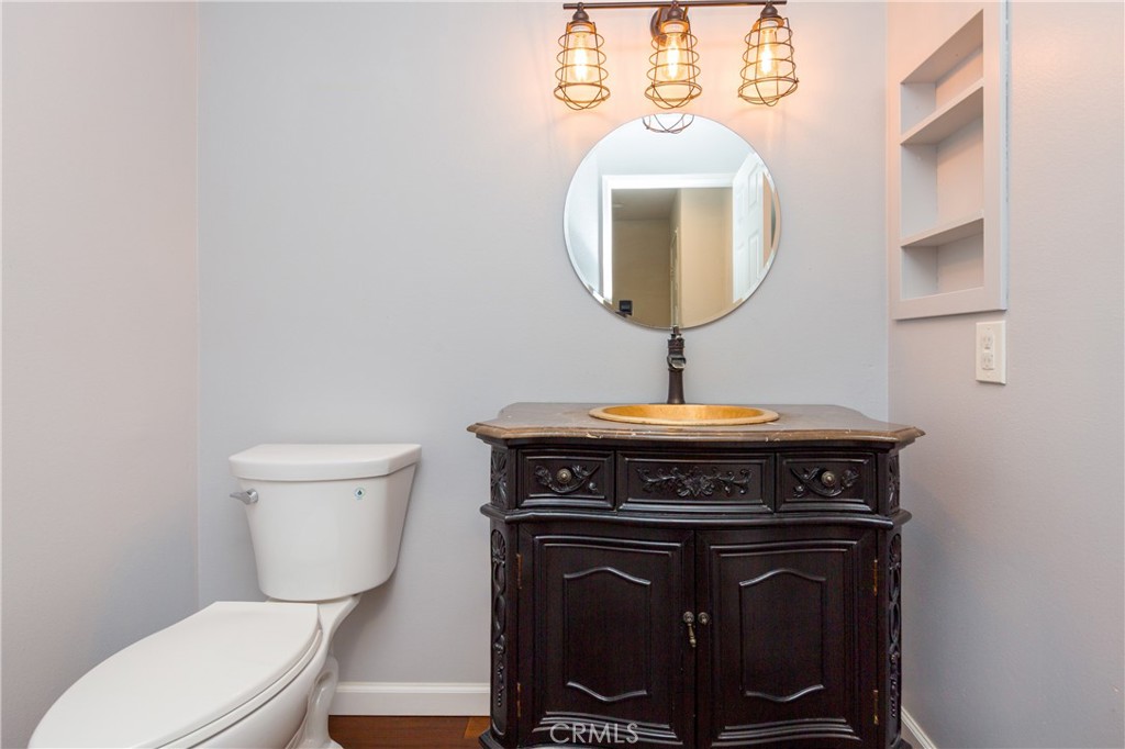 5845 S Mansfield Avenue