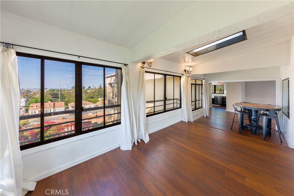 5845 S Mansfield Avenue