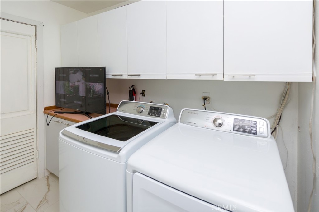 5845 S Mansfield Avenue