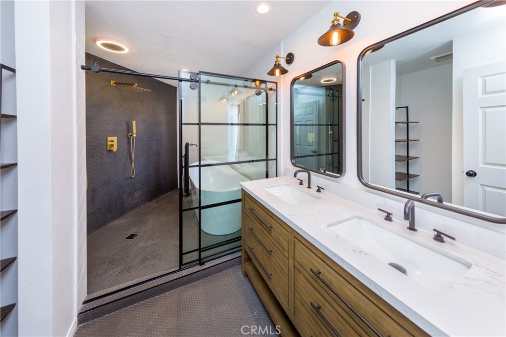 5845 S Mansfield Avenue