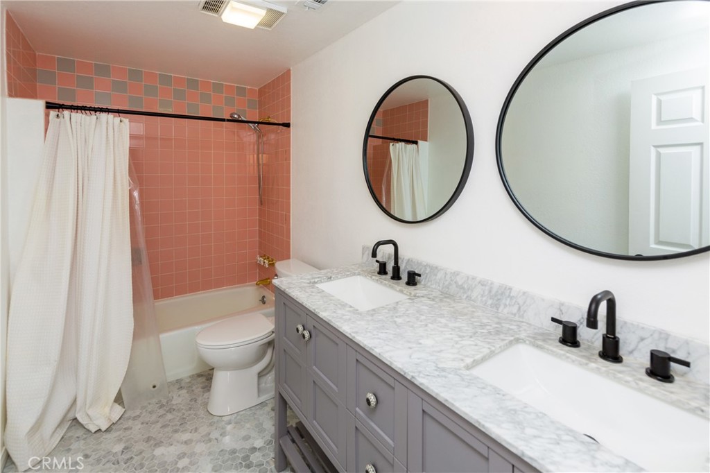 5845 S Mansfield Avenue