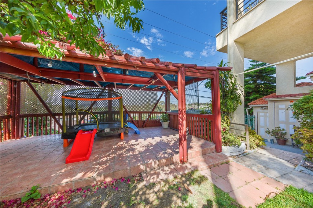 5845 S Mansfield Avenue