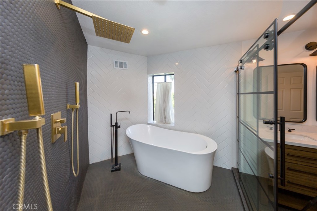 5845 S Mansfield Avenue