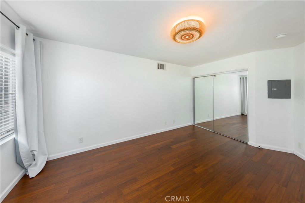 5845 S Mansfield Avenue