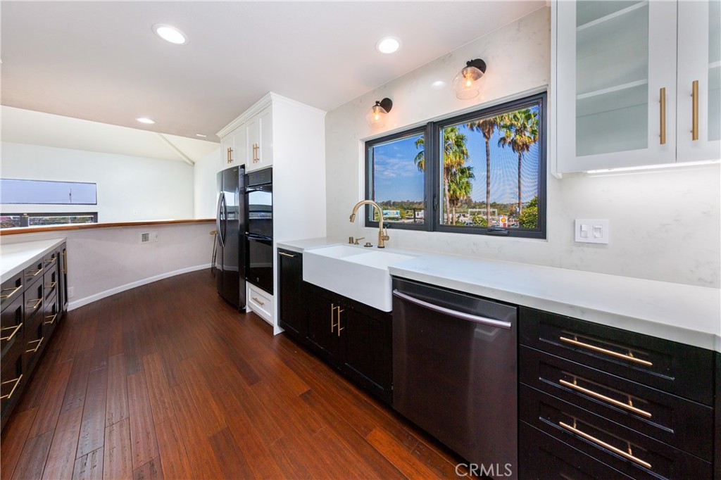 5845 S Mansfield Avenue