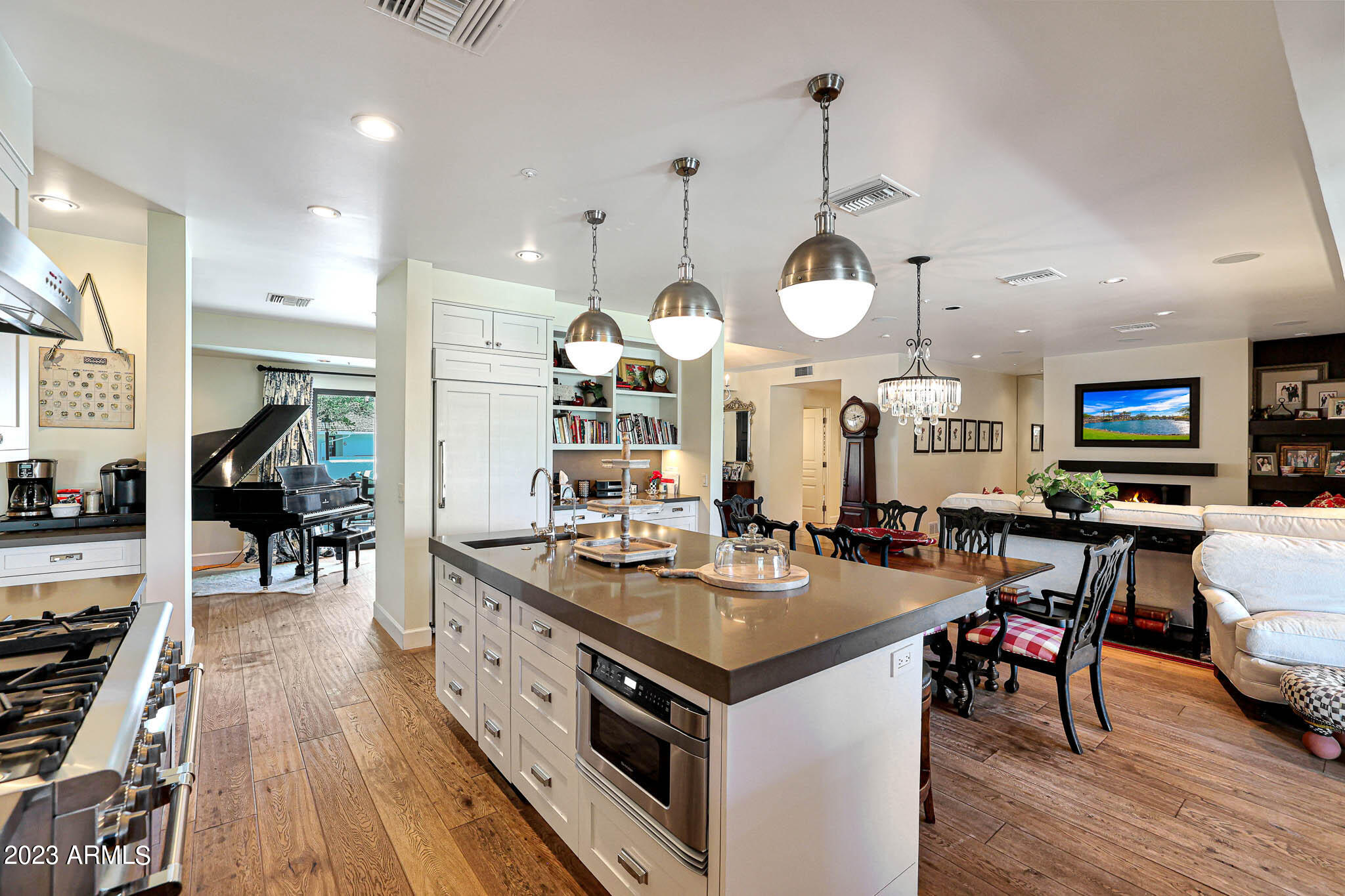 5635 E LINCOLN Drive Unit: 62