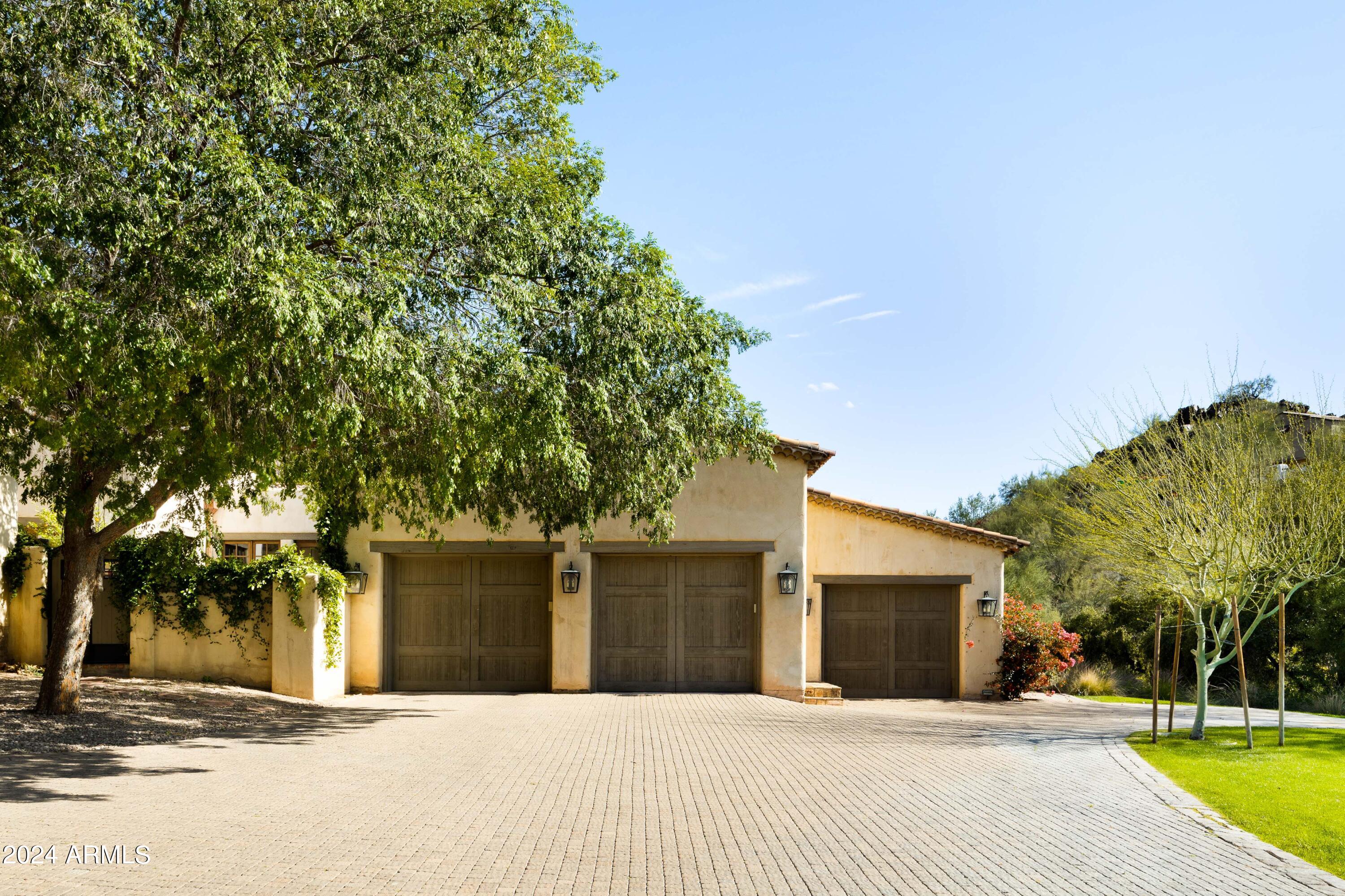 7525 N SHADOW MOUNTAIN Road