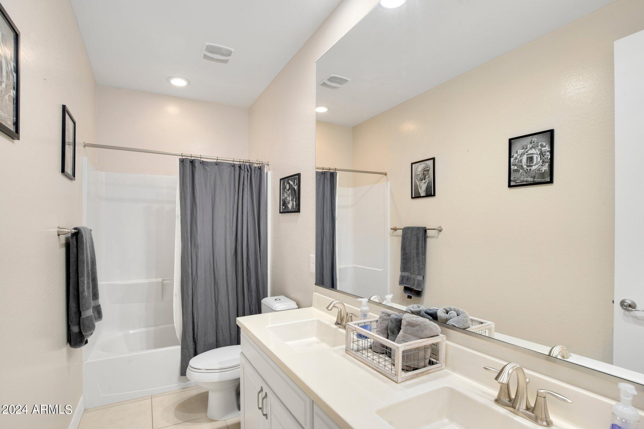 2946 W THORN TREE Drive