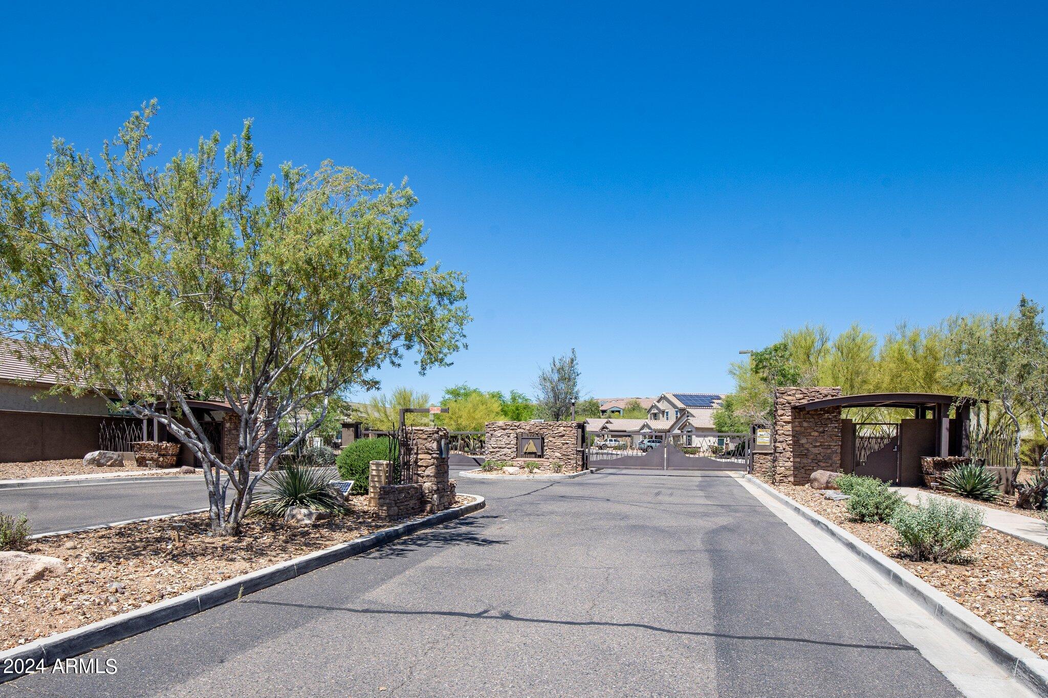 2946 W THORN TREE Drive