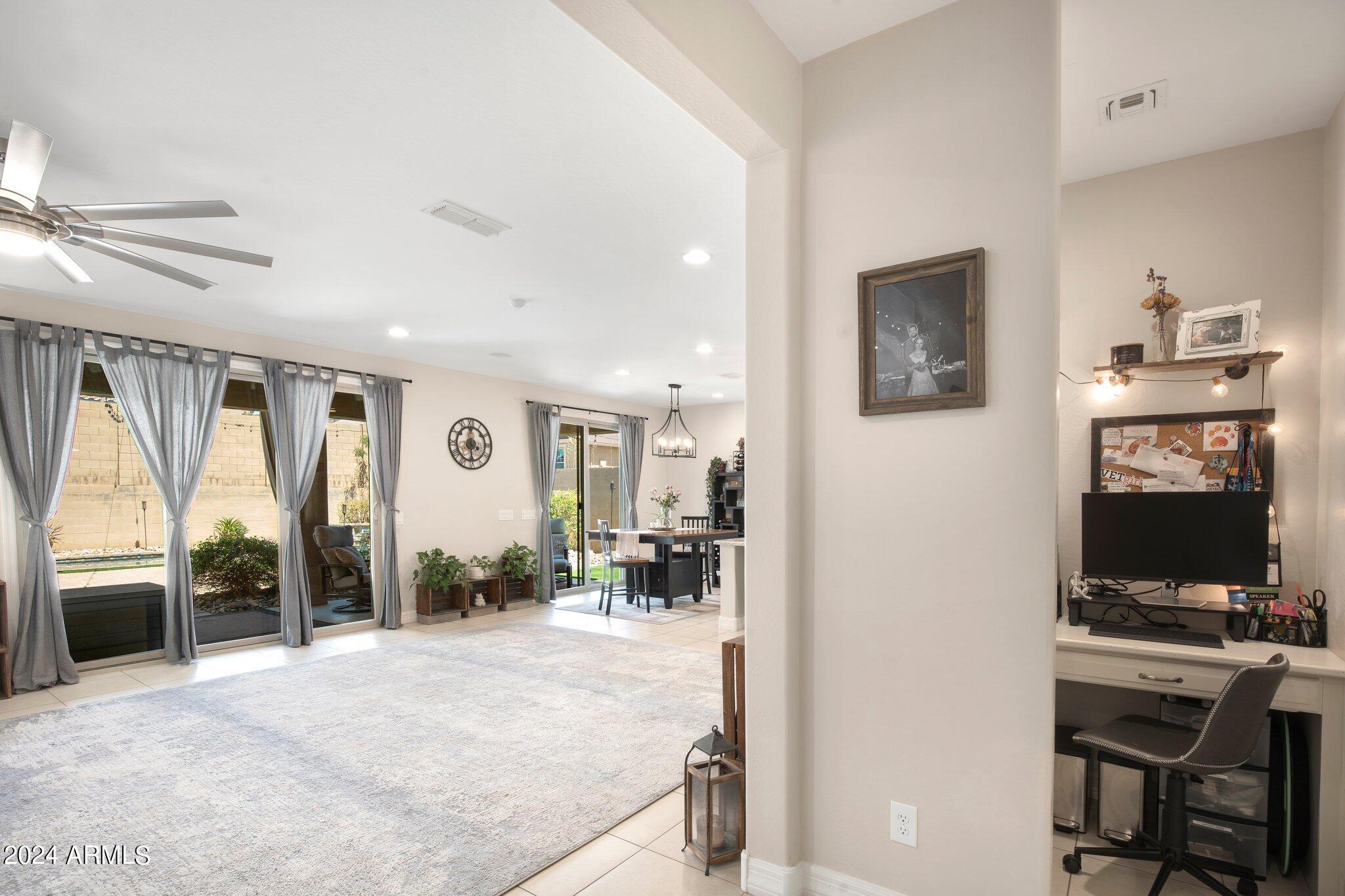 2946 W THORN TREE Drive