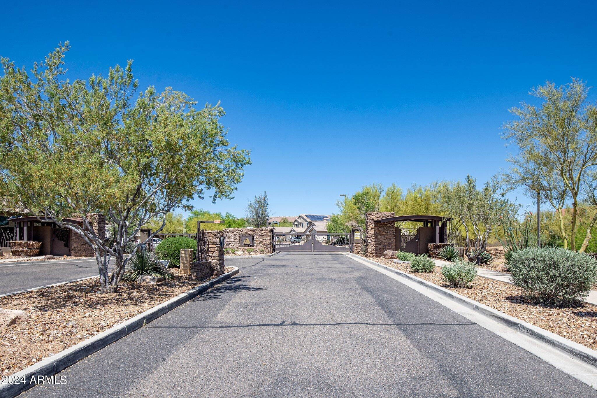 2946 W THORN TREE Drive