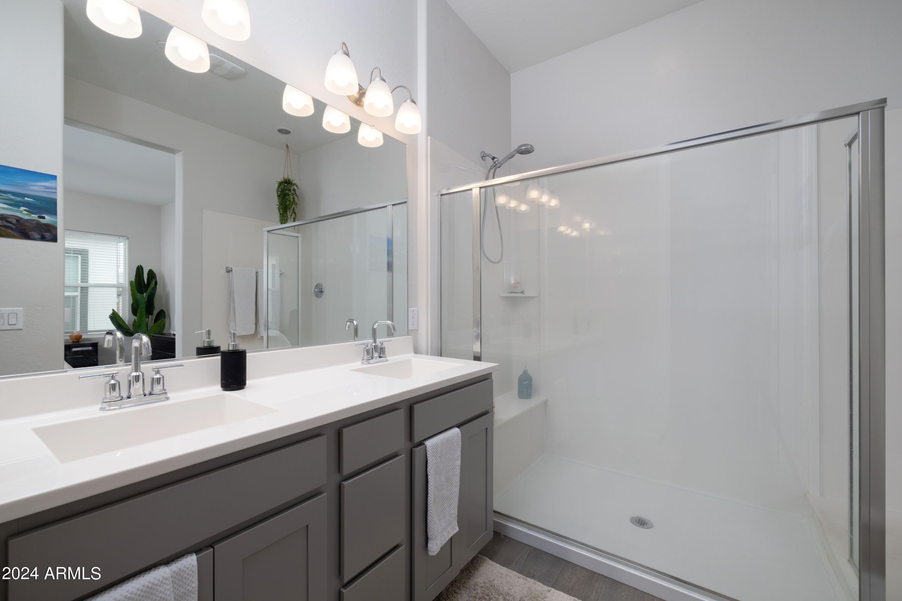 3061 N 37TH Way