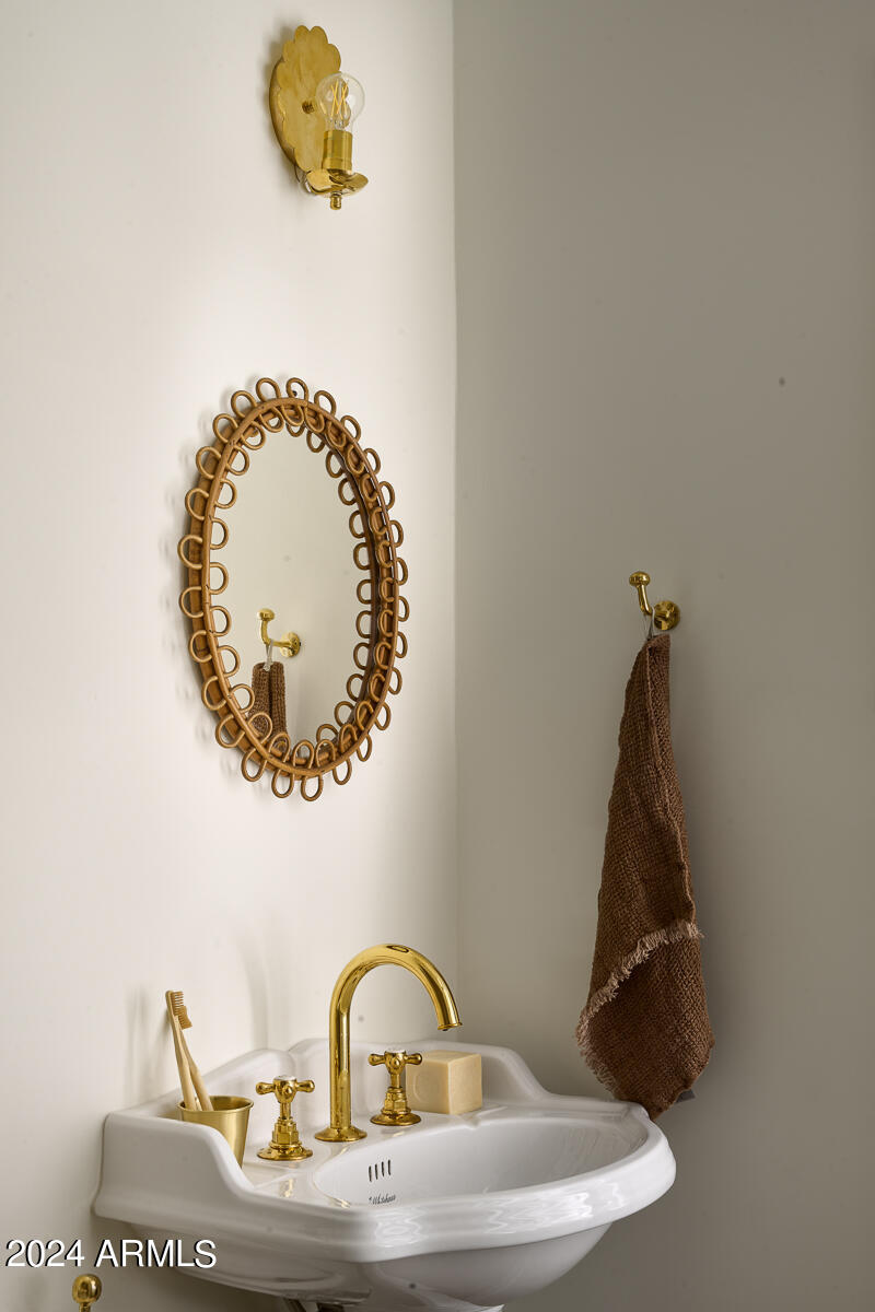 3917 E MONTEROSA Street