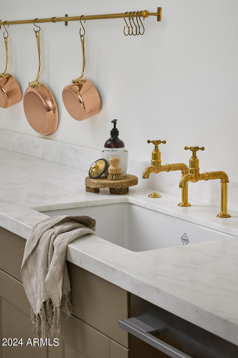 3917 E MONTEROSA Street