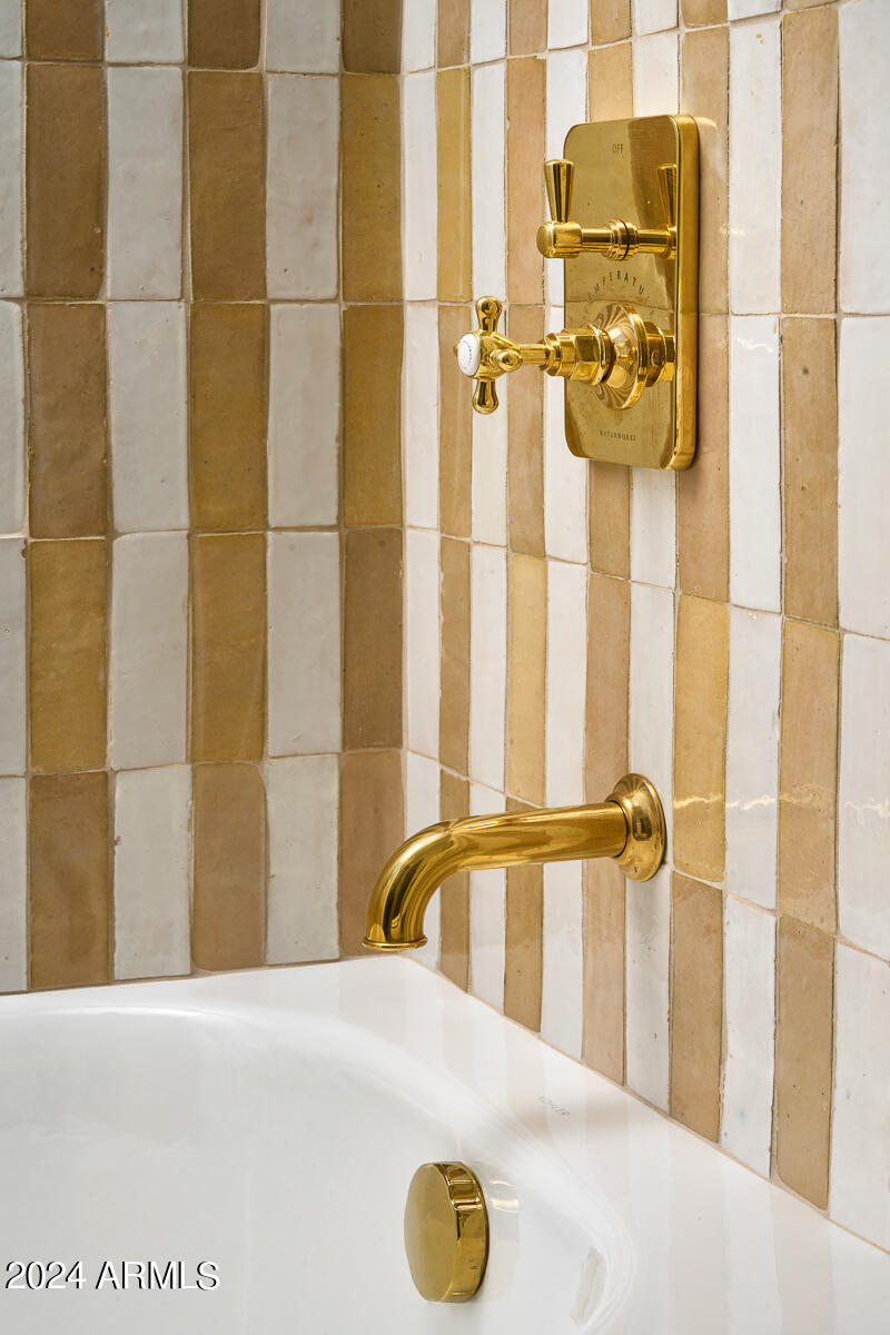 3917 E MONTEROSA Street