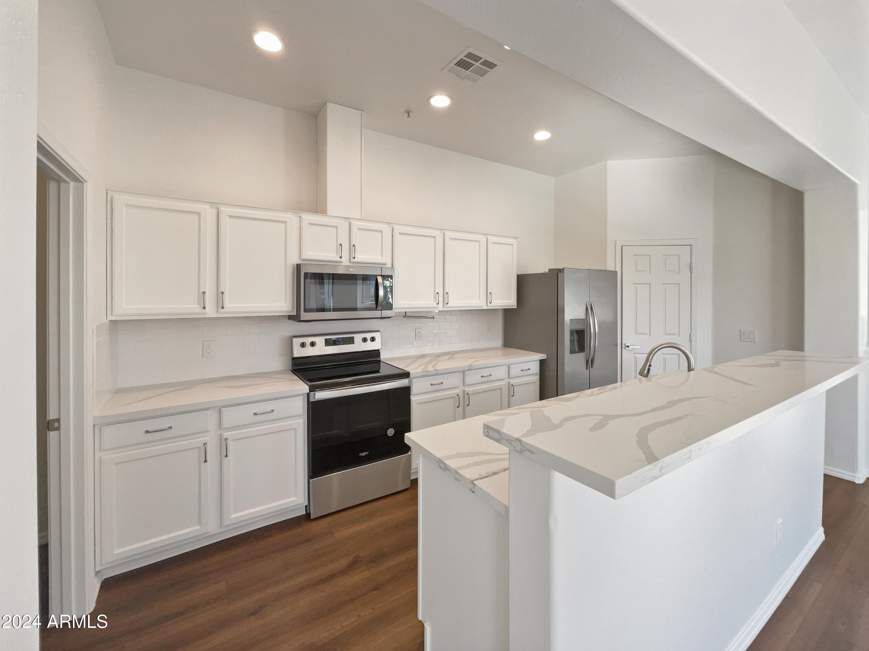 1225 N 36TH Street, 2055