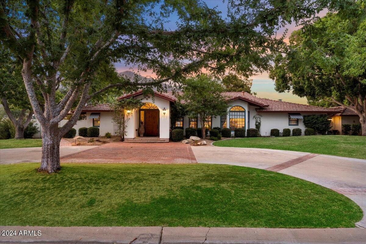 5302 E ARCADIA Lane