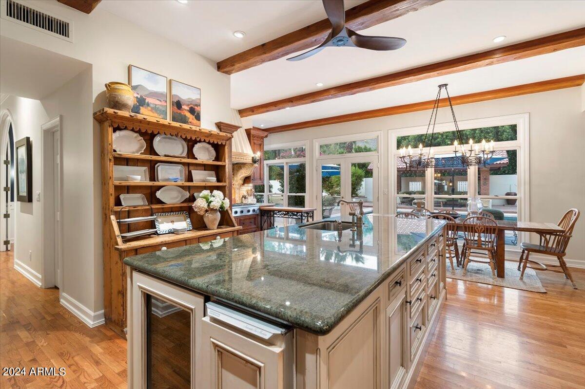 5302 E ARCADIA Lane