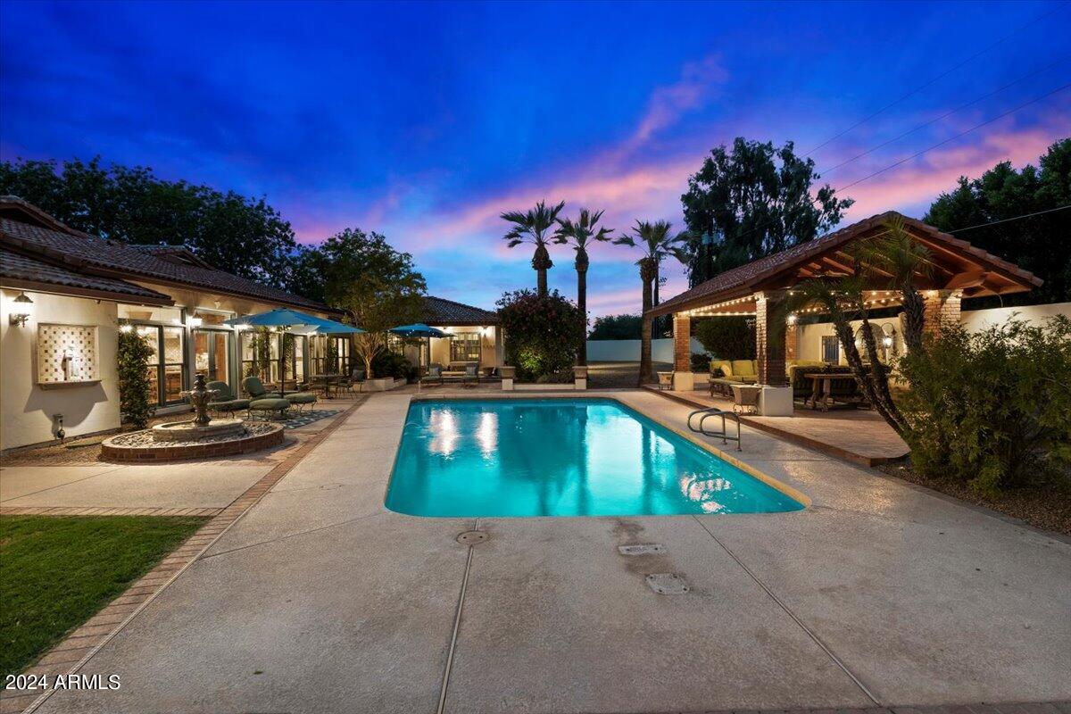 5302 E ARCADIA Lane