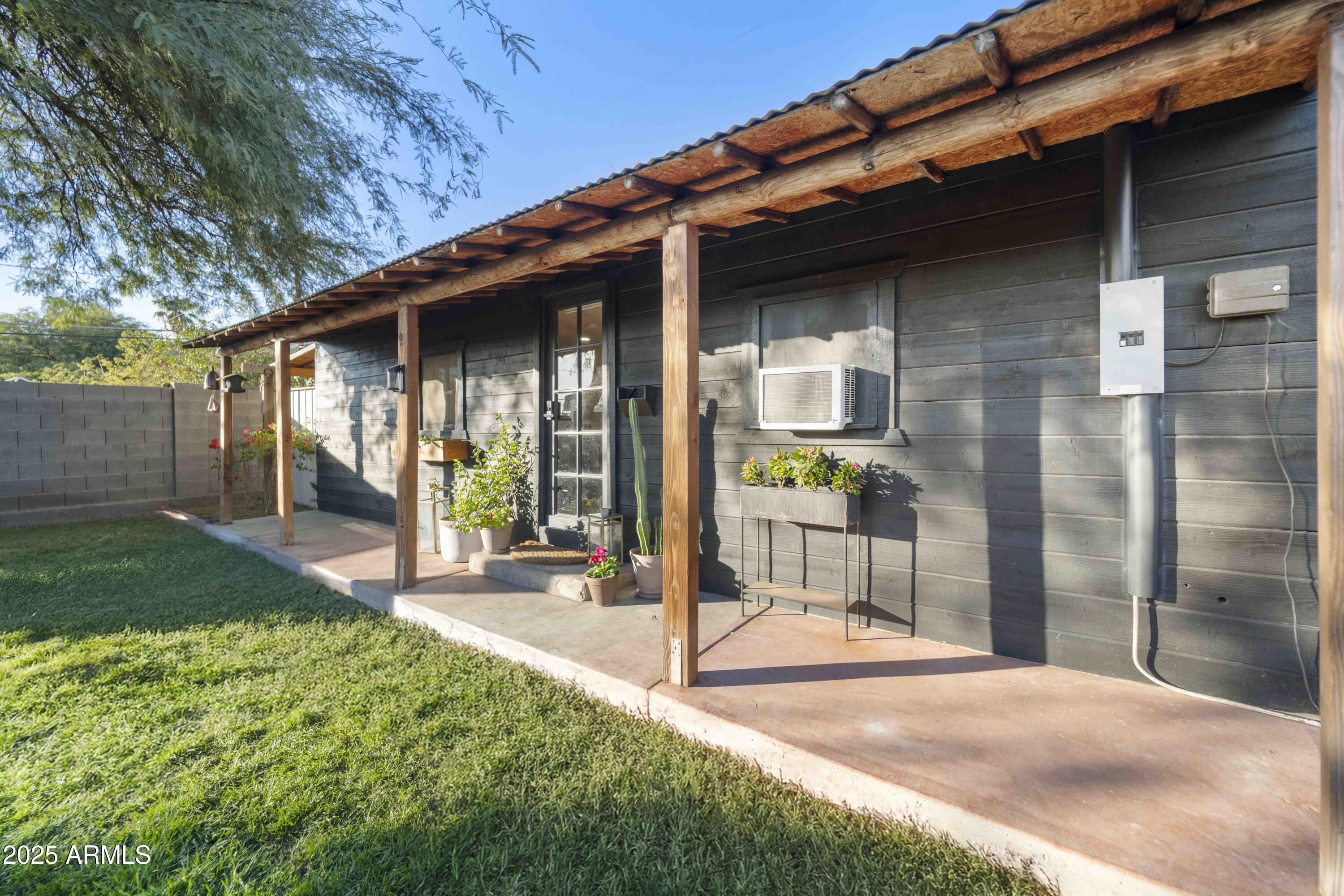 1432 E LUPINE Avenue