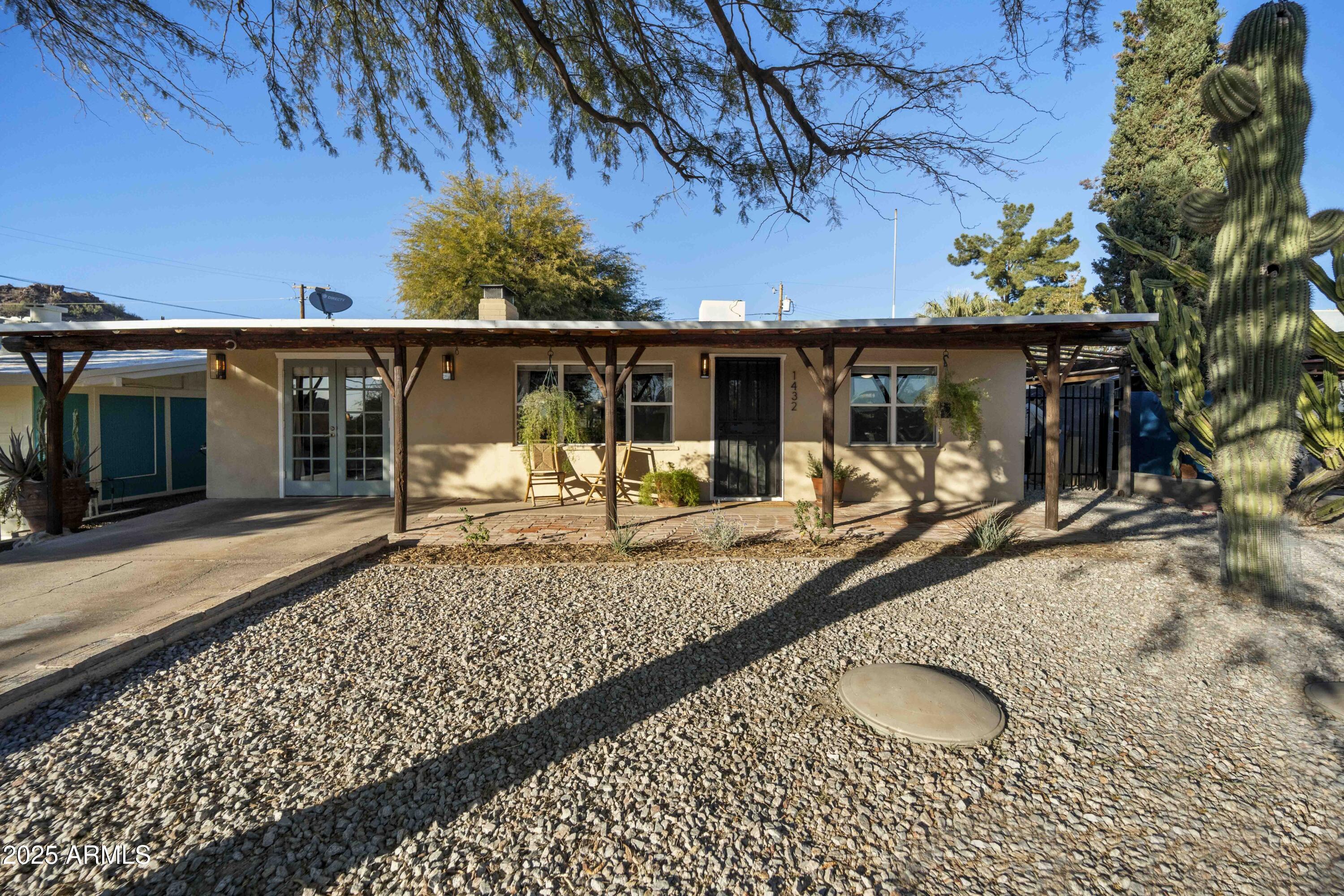1432 E LUPINE Avenue