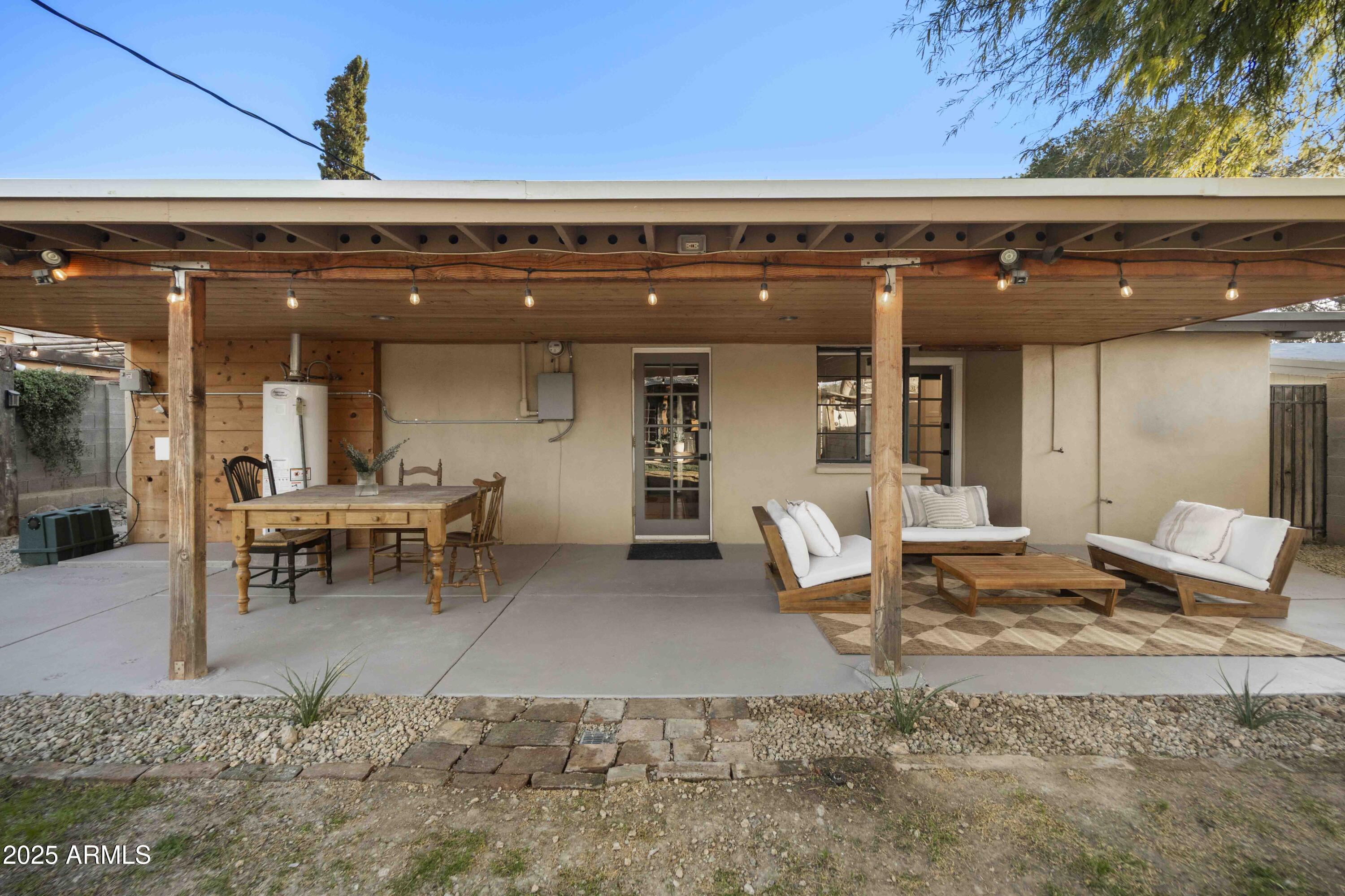1432 E LUPINE Avenue