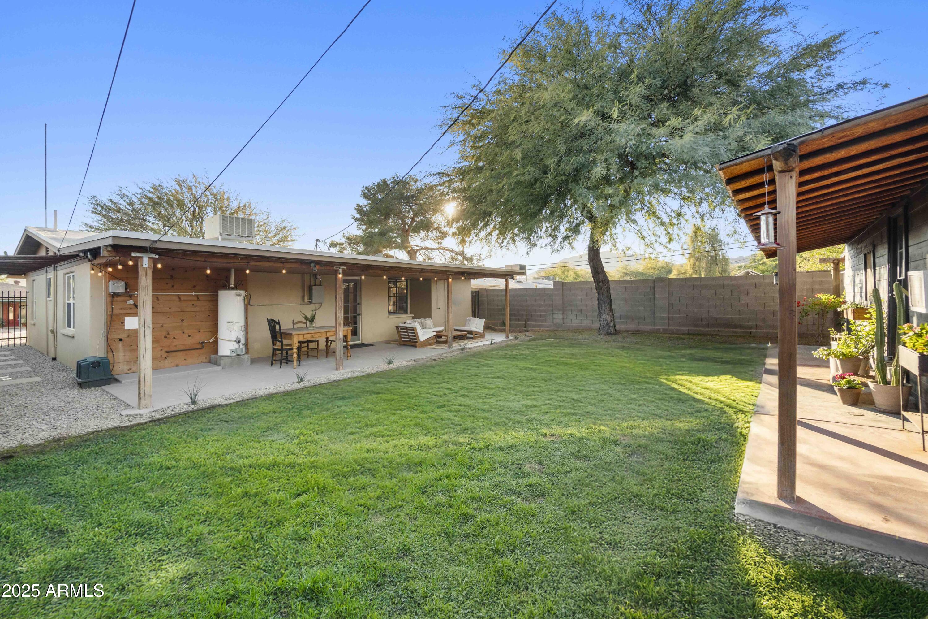 1432 E LUPINE Avenue
