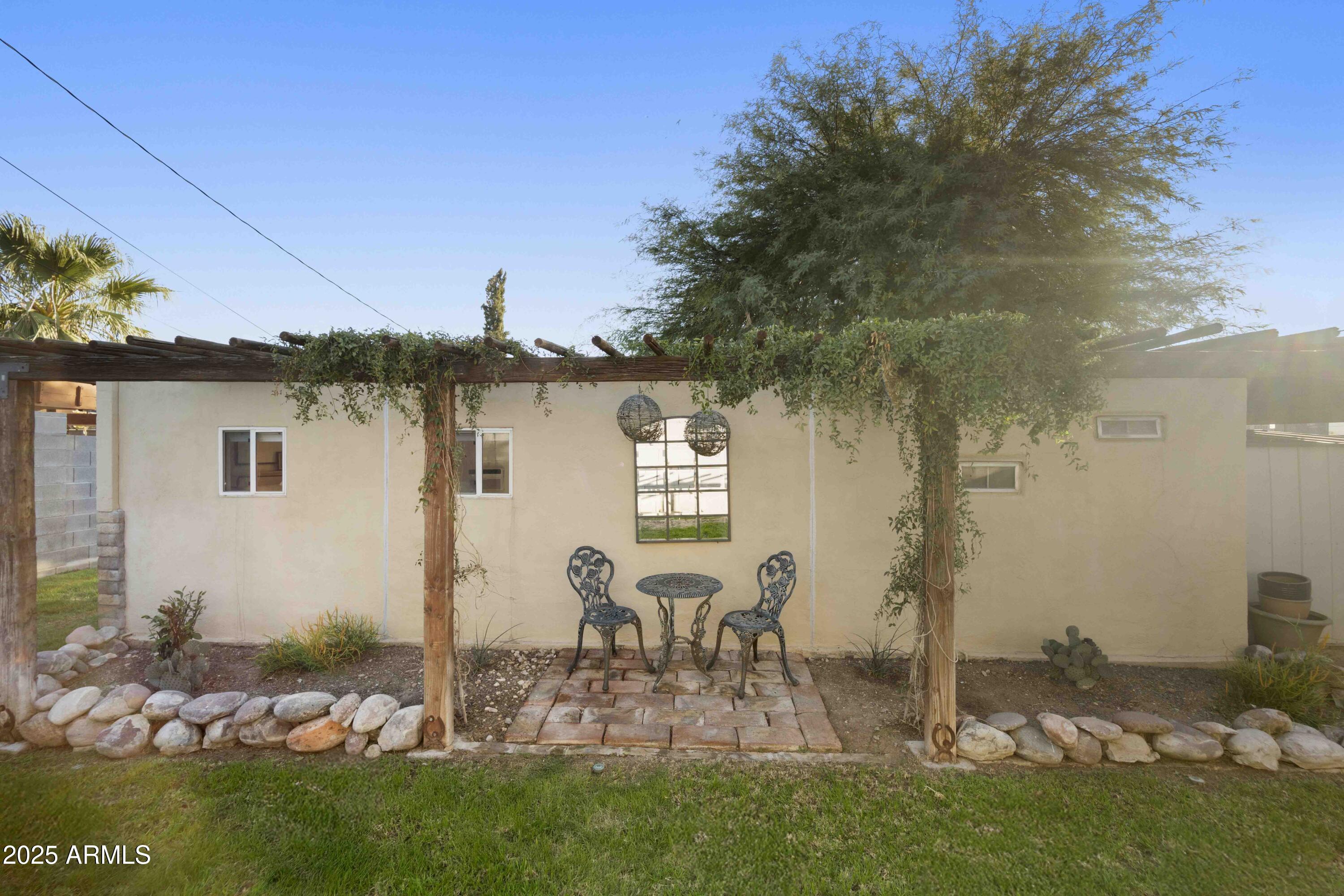 1432 E LUPINE Avenue