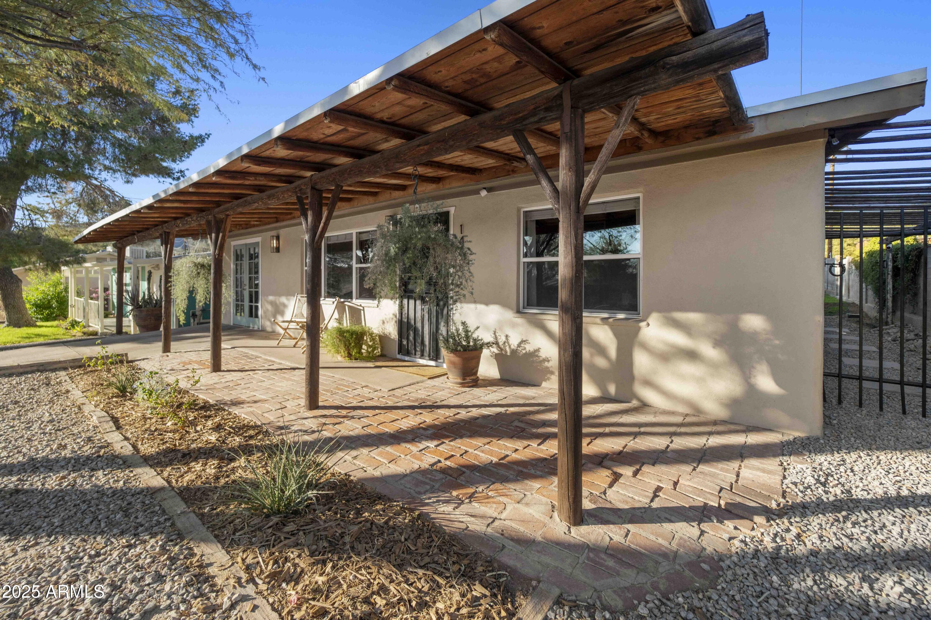 1432 E LUPINE Avenue