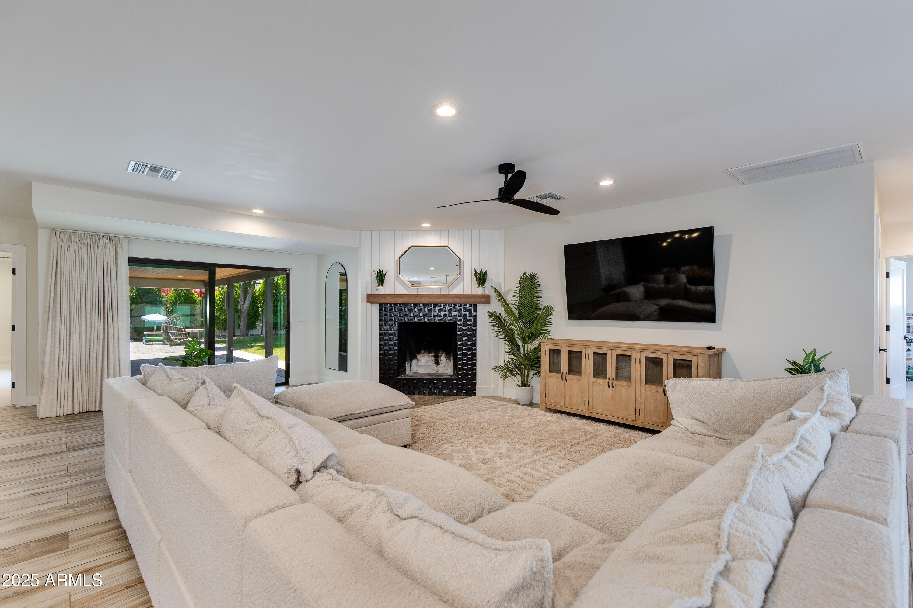 5425 E AVALON Drive