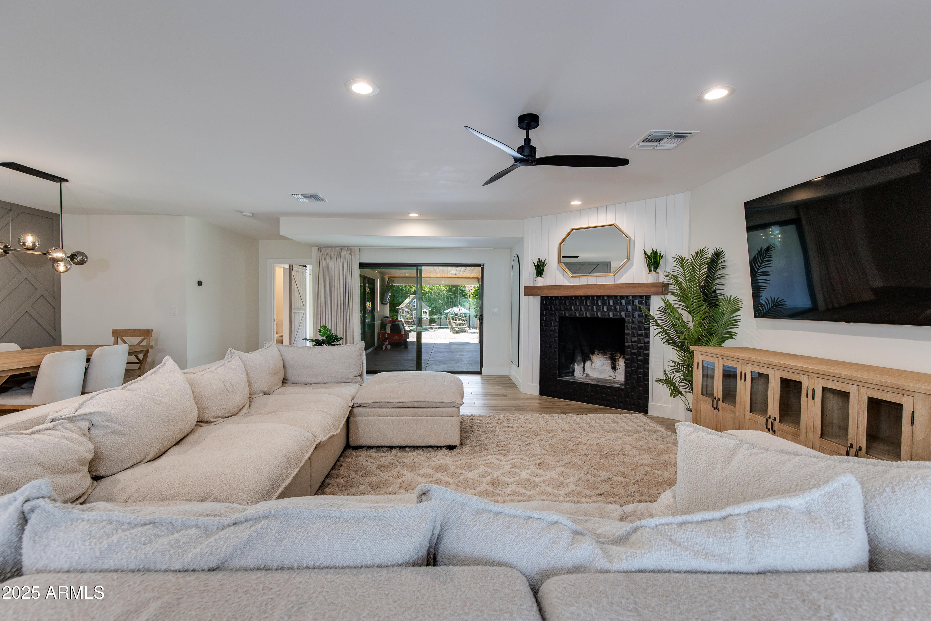 5425 E AVALON Drive