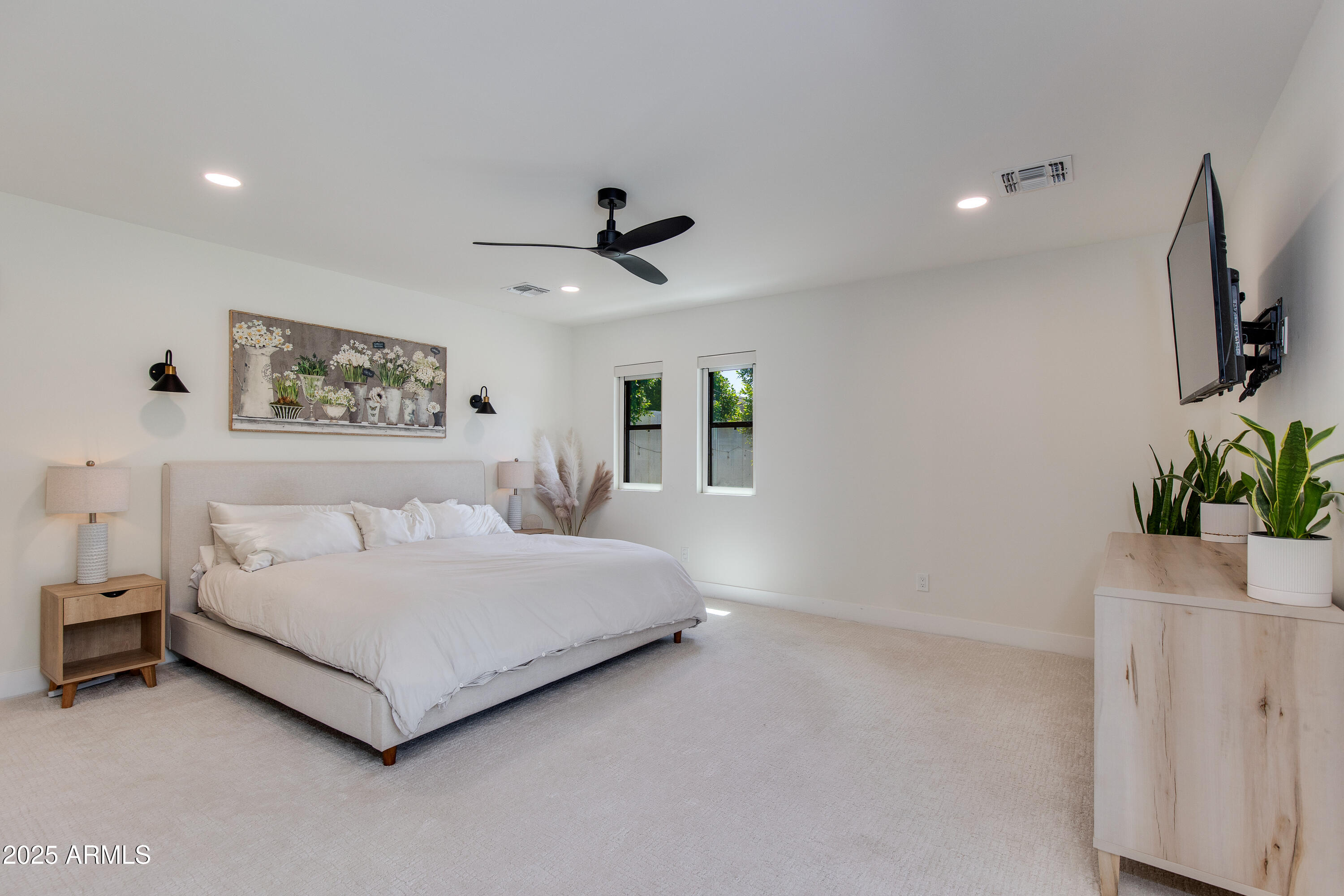 5425 E AVALON Drive