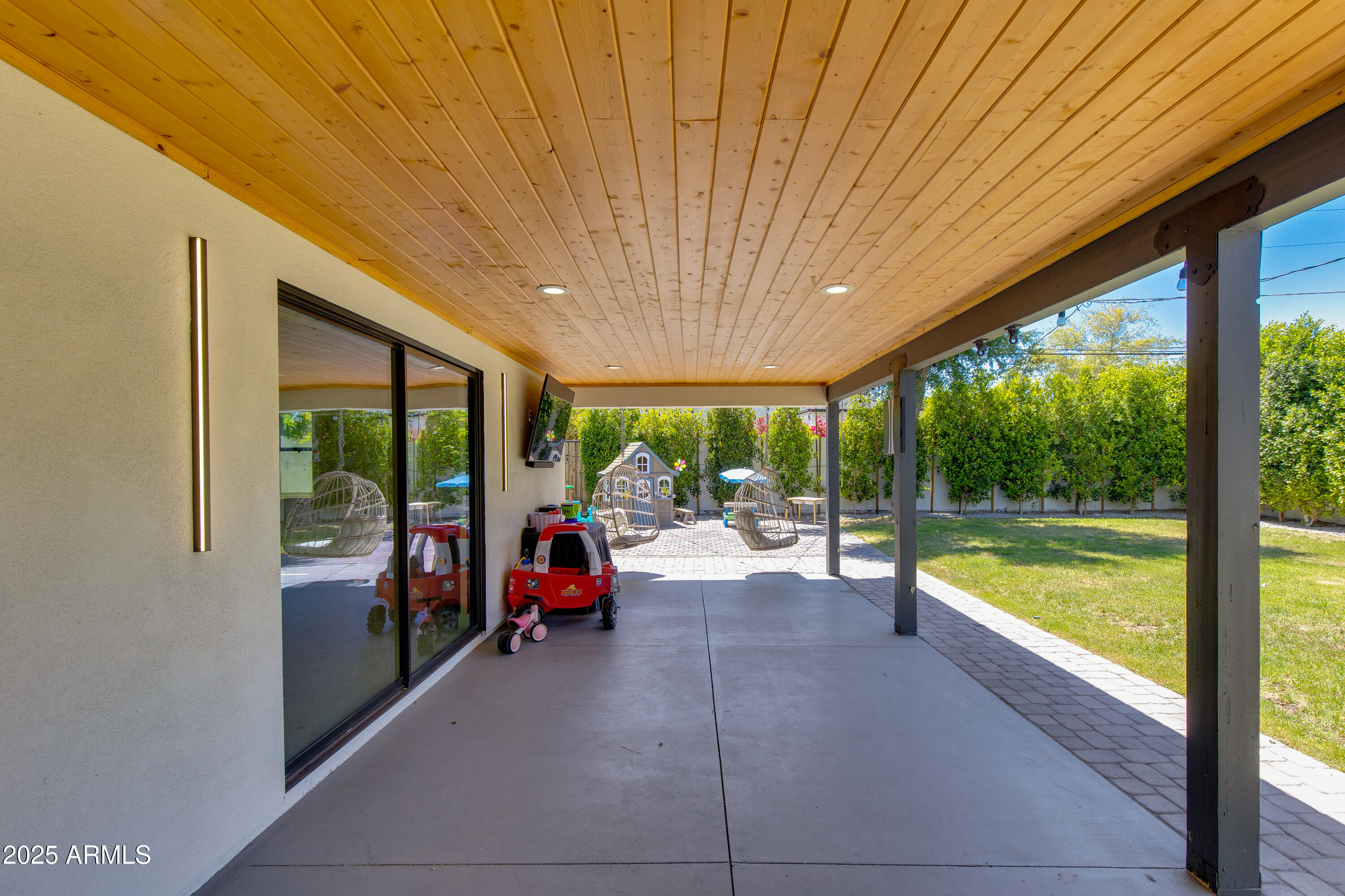 5425 E AVALON Drive