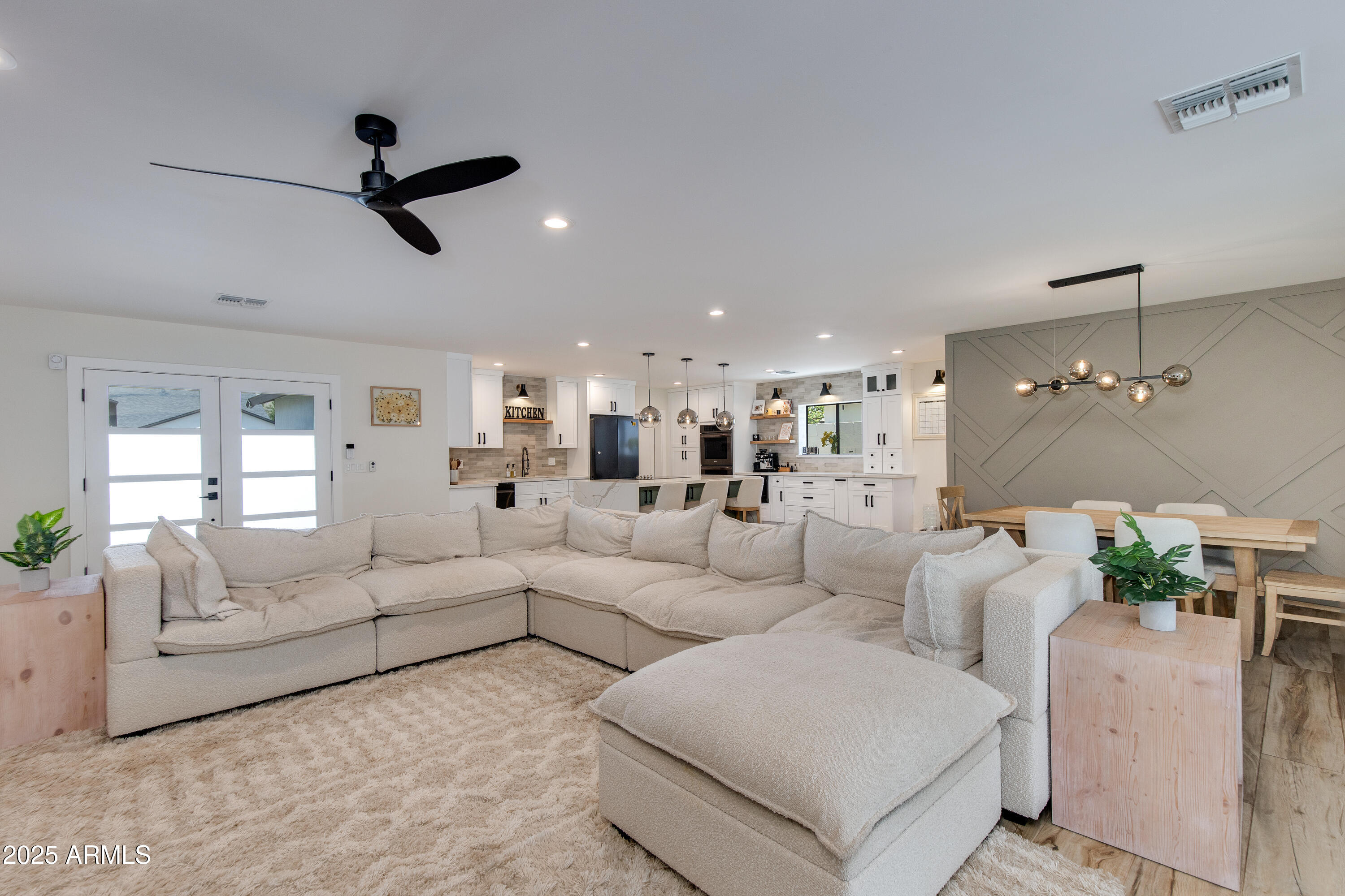 5425 E AVALON Drive