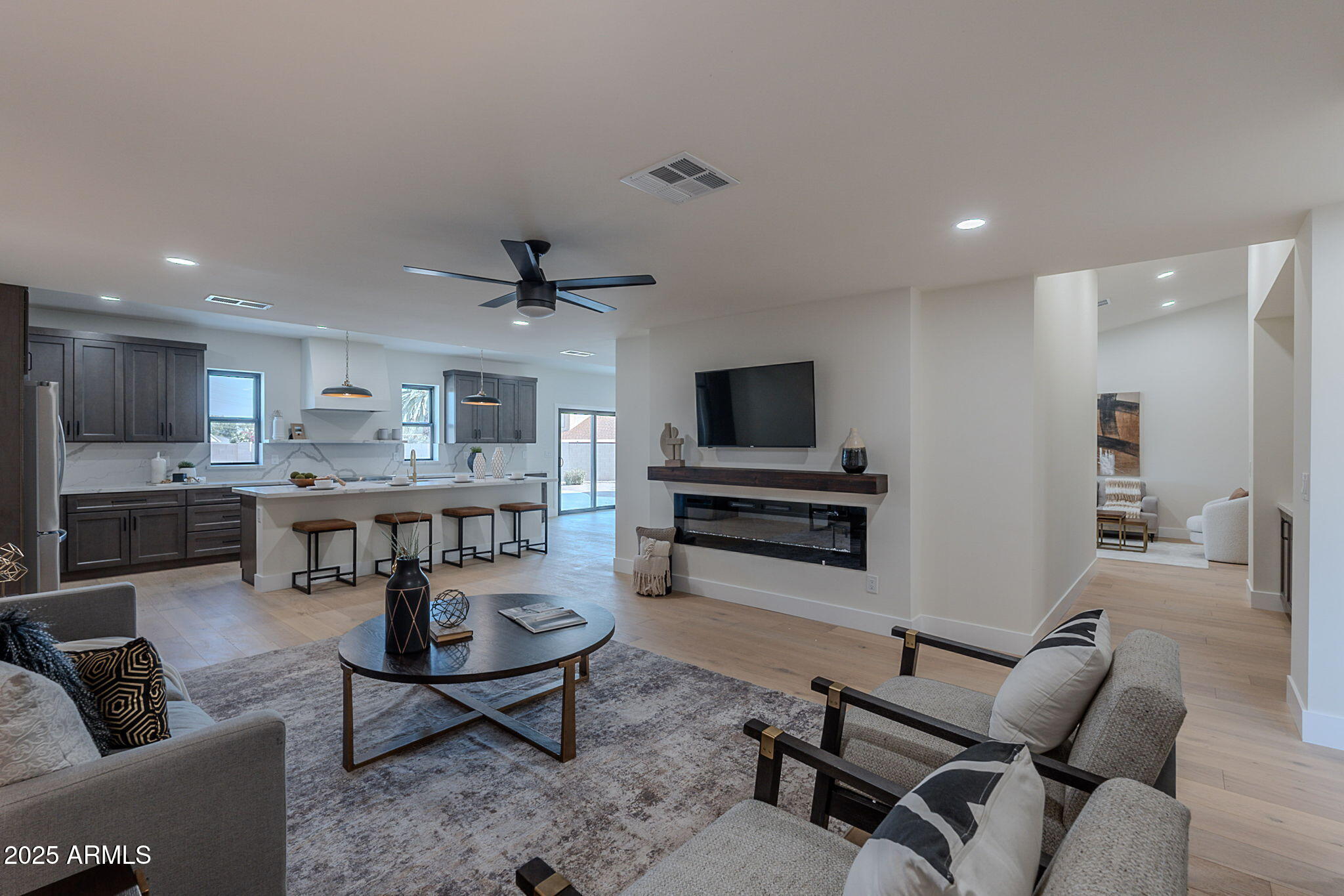 5525 E WALTANN Lane