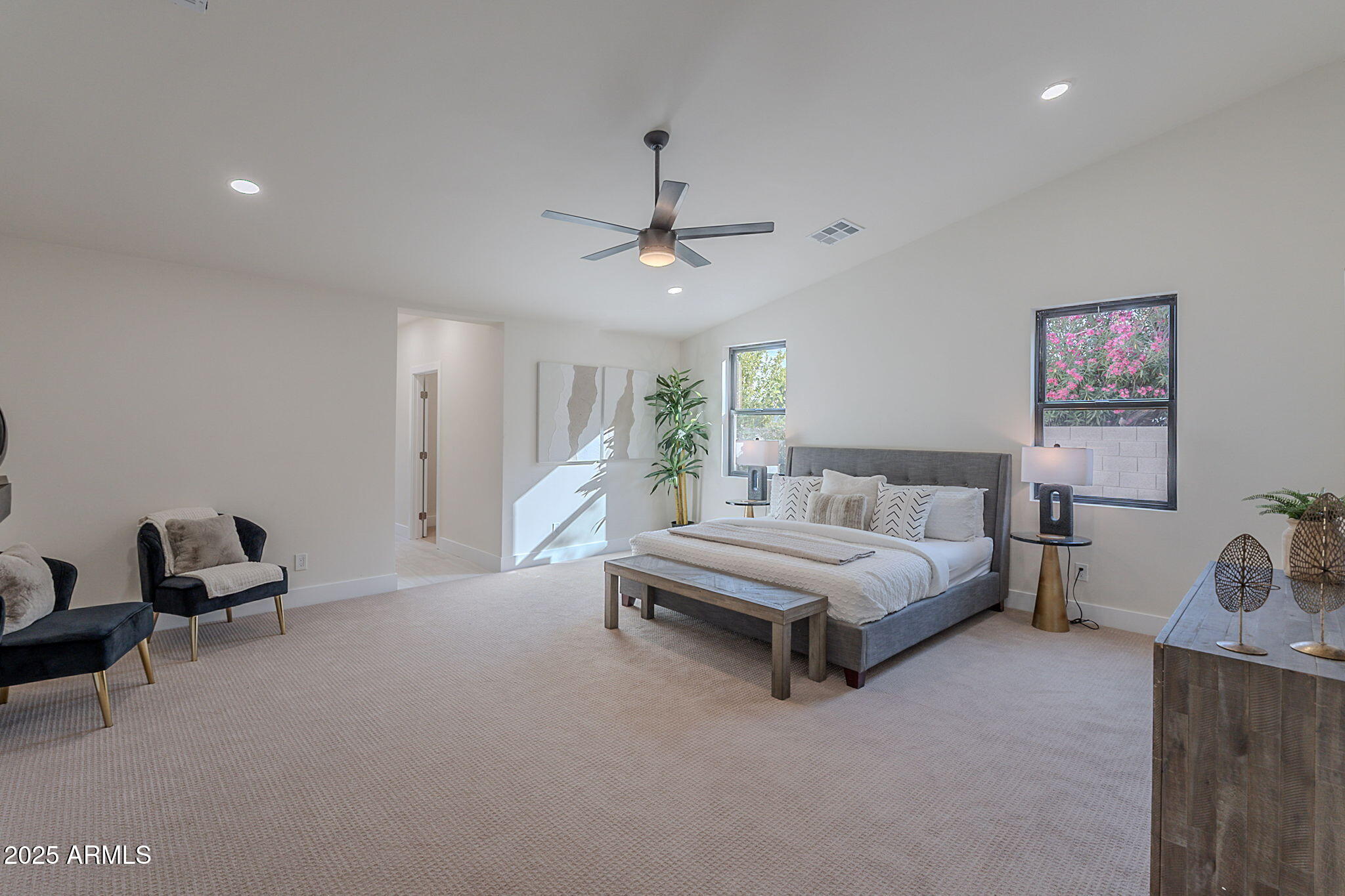 5525 E WALTANN Lane