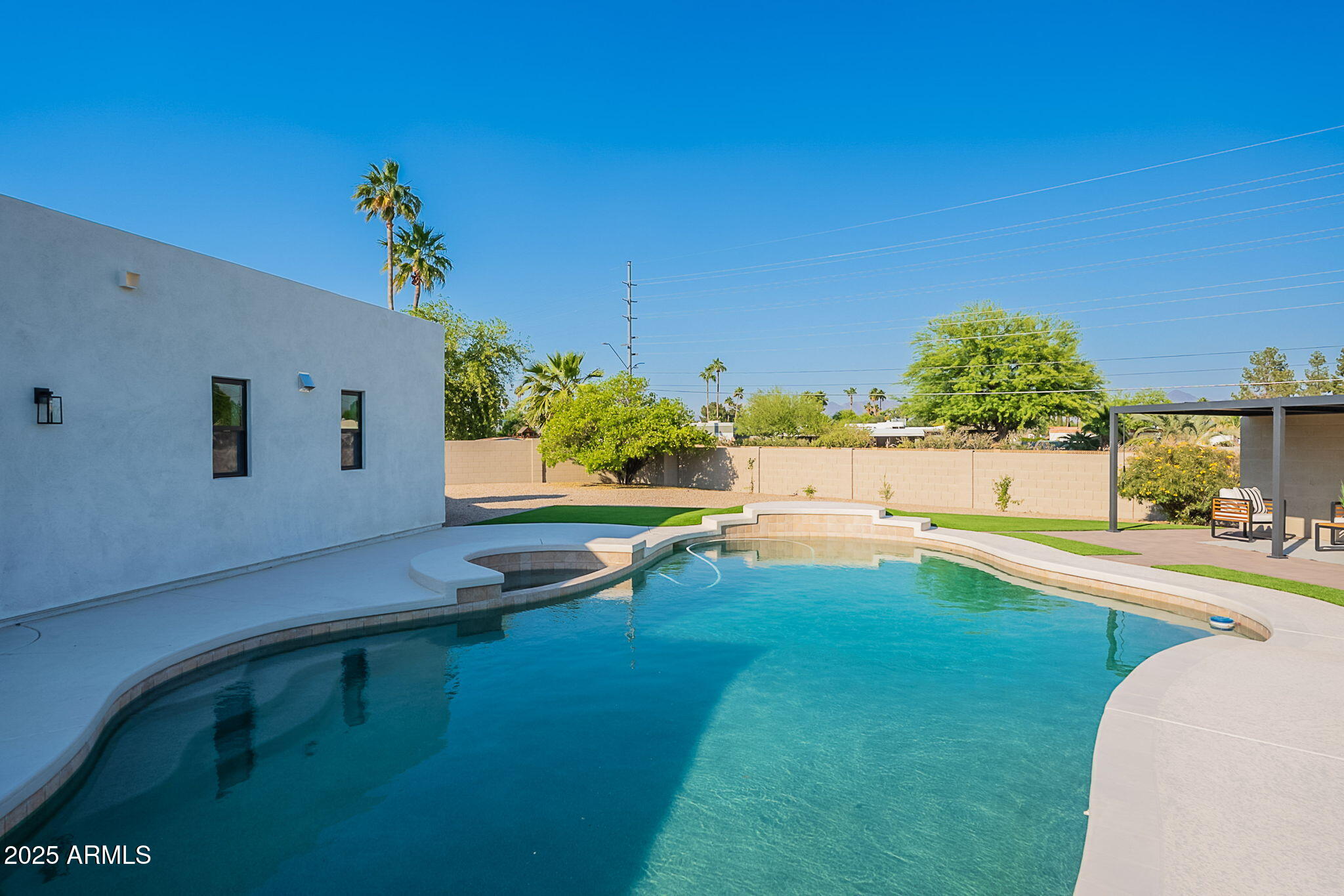 5525 E WALTANN Lane