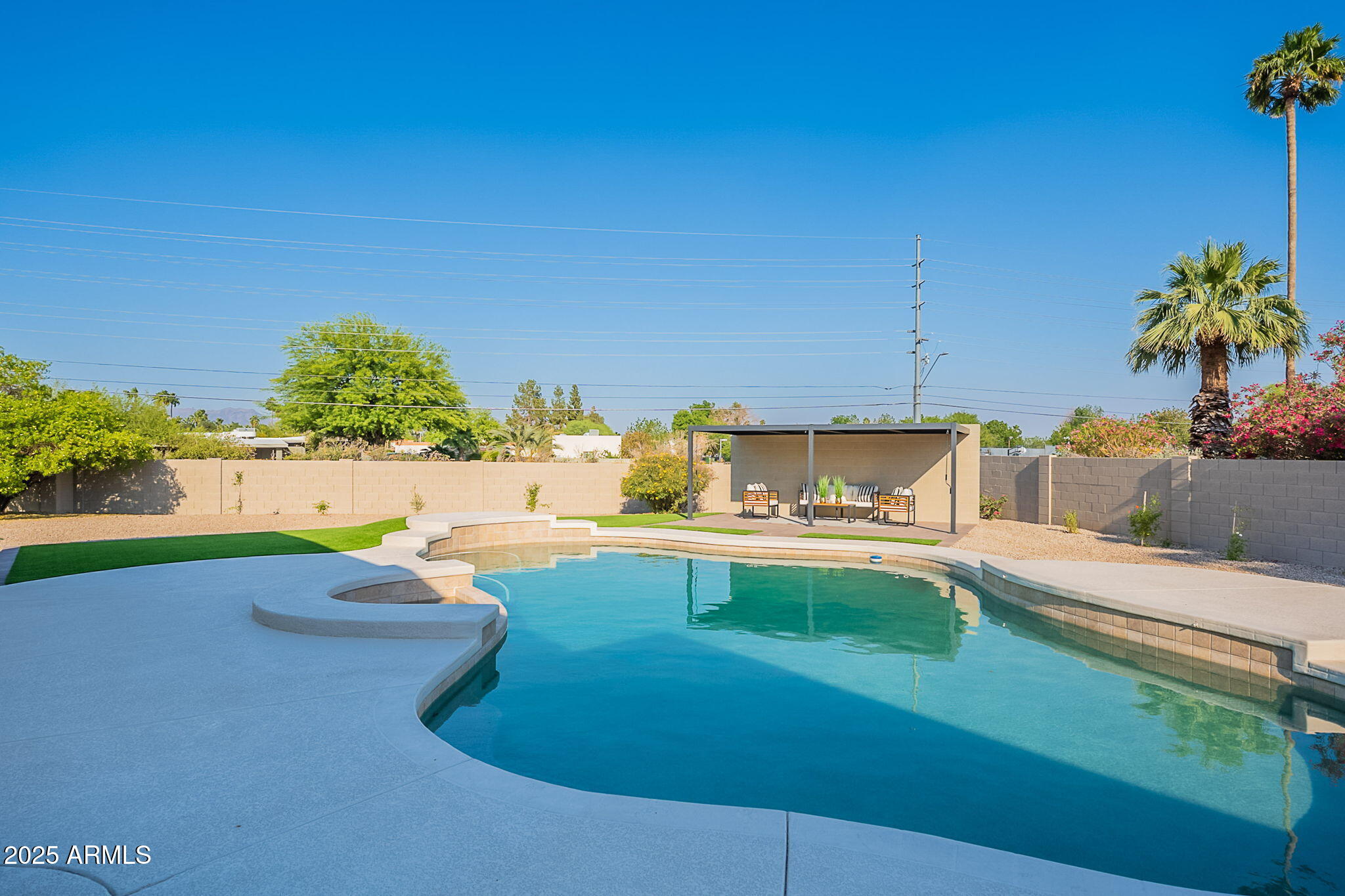 5525 E WALTANN Lane