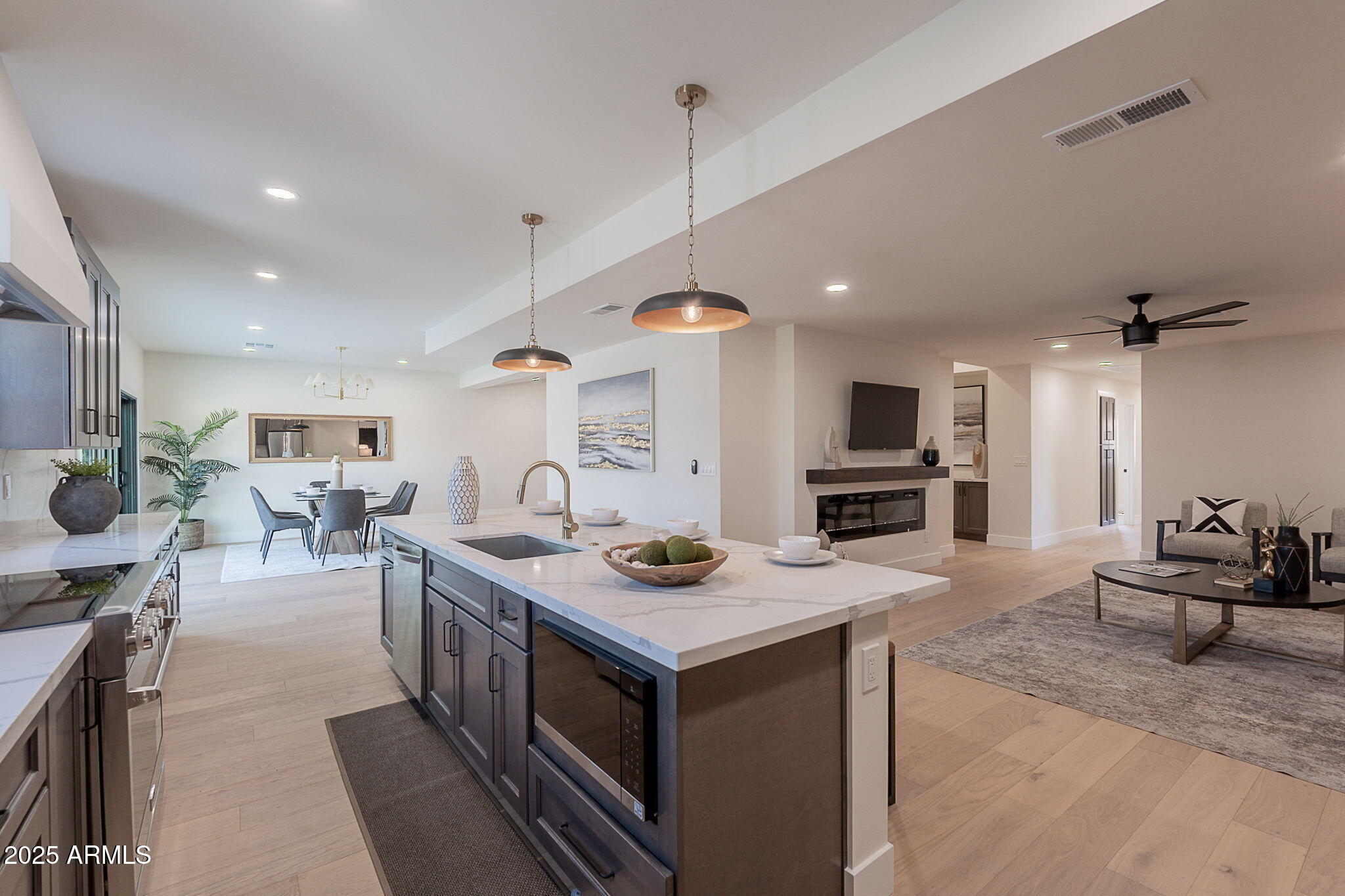 5525 E WALTANN Lane