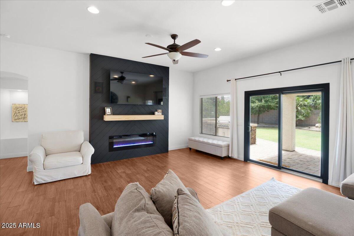 2499 E ERIE Court