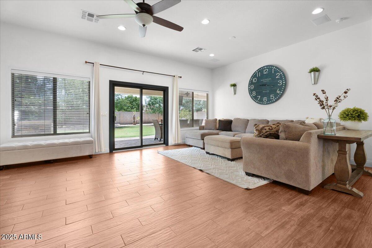 2499 E ERIE Court