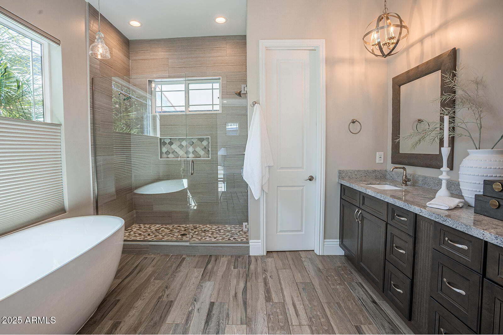 3801 E GLENROSA Avenue