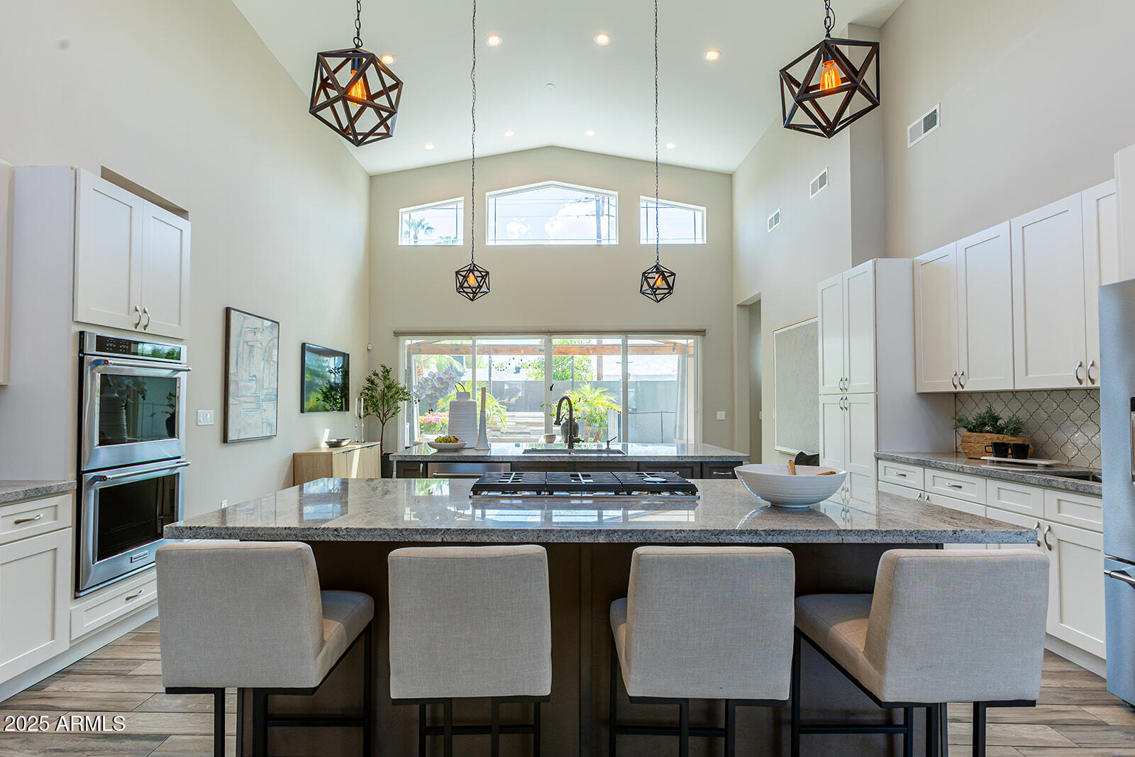 3801 E GLENROSA Avenue