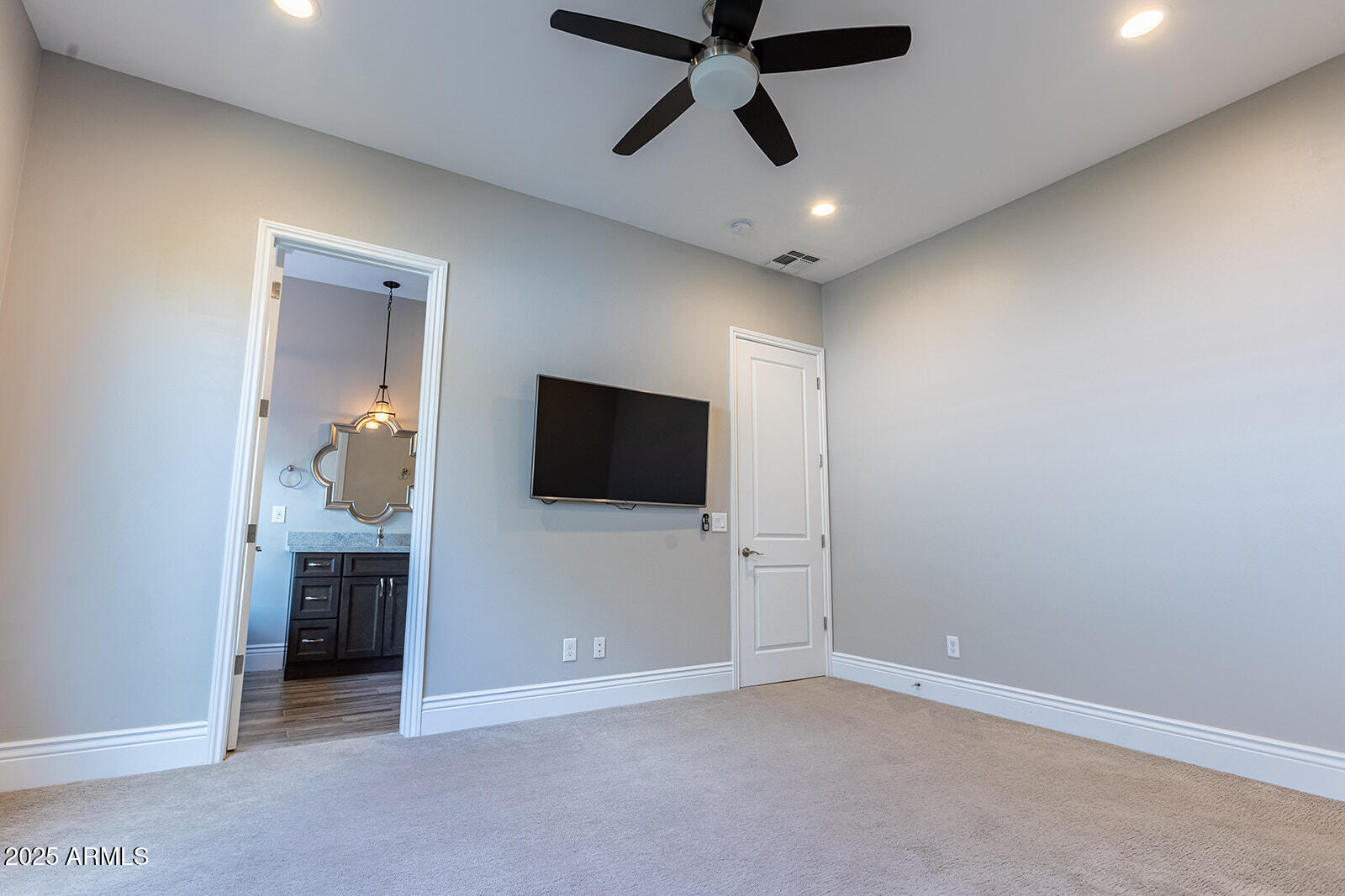 3801 E GLENROSA Avenue