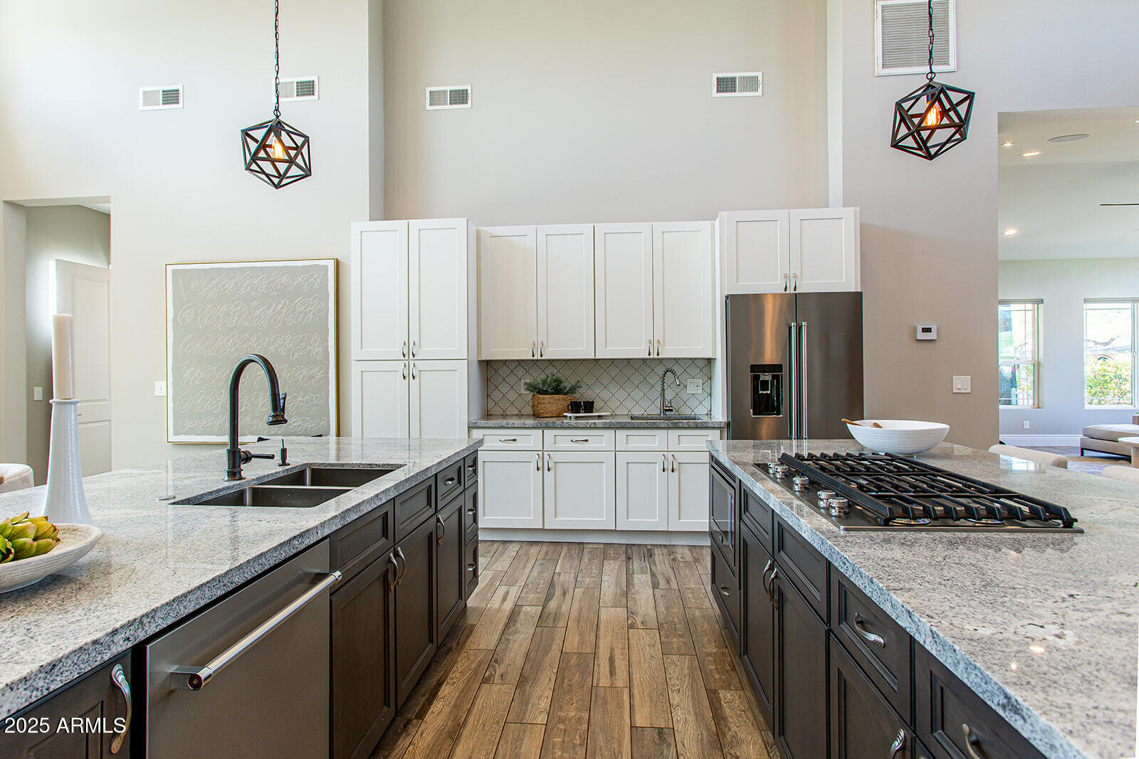 3801 E GLENROSA Avenue