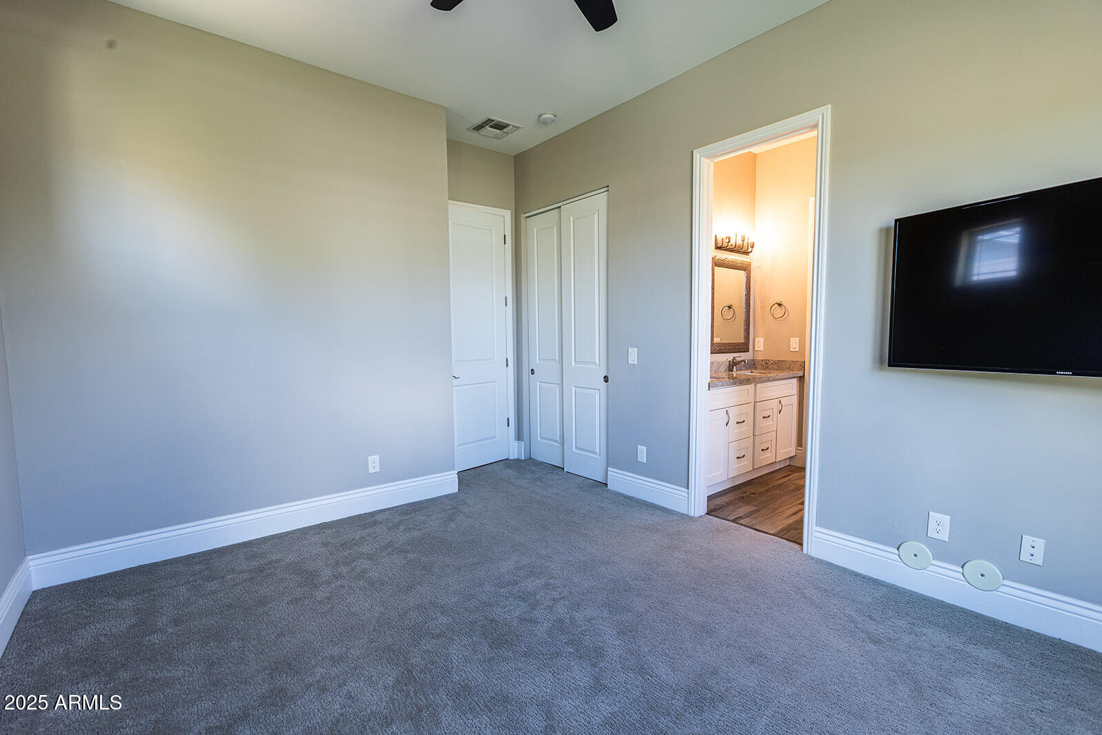 3801 E GLENROSA Avenue