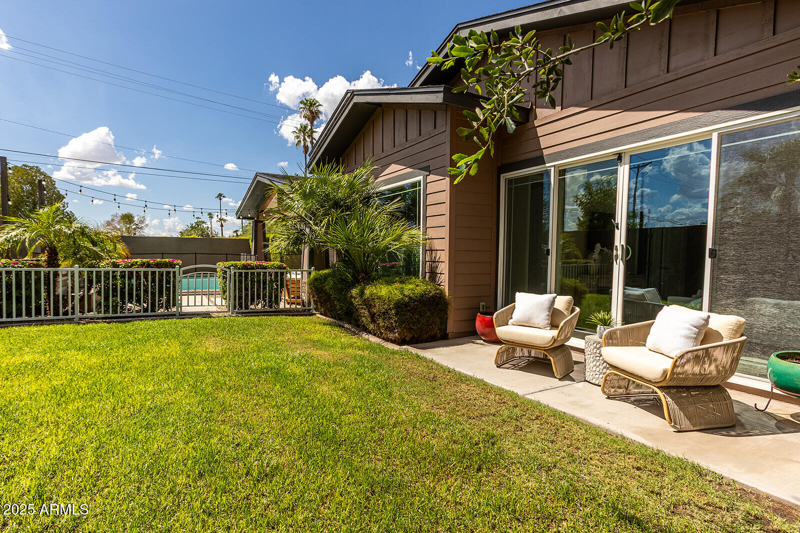 3801 E GLENROSA Avenue