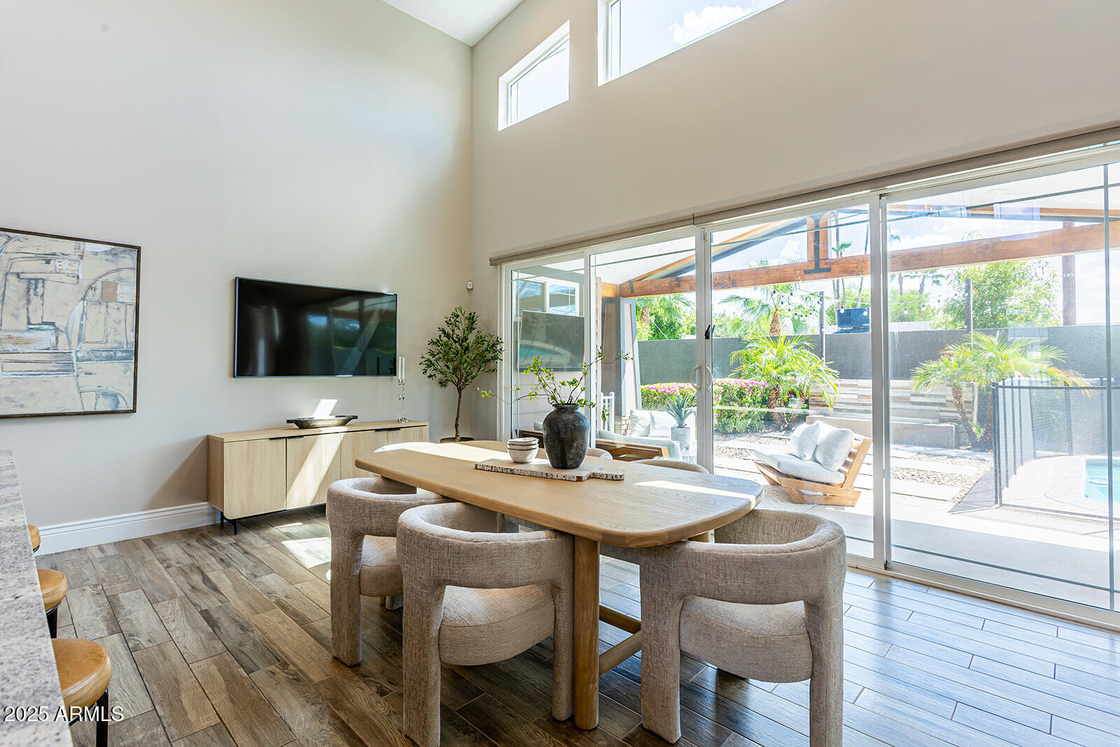 3801 E GLENROSA Avenue